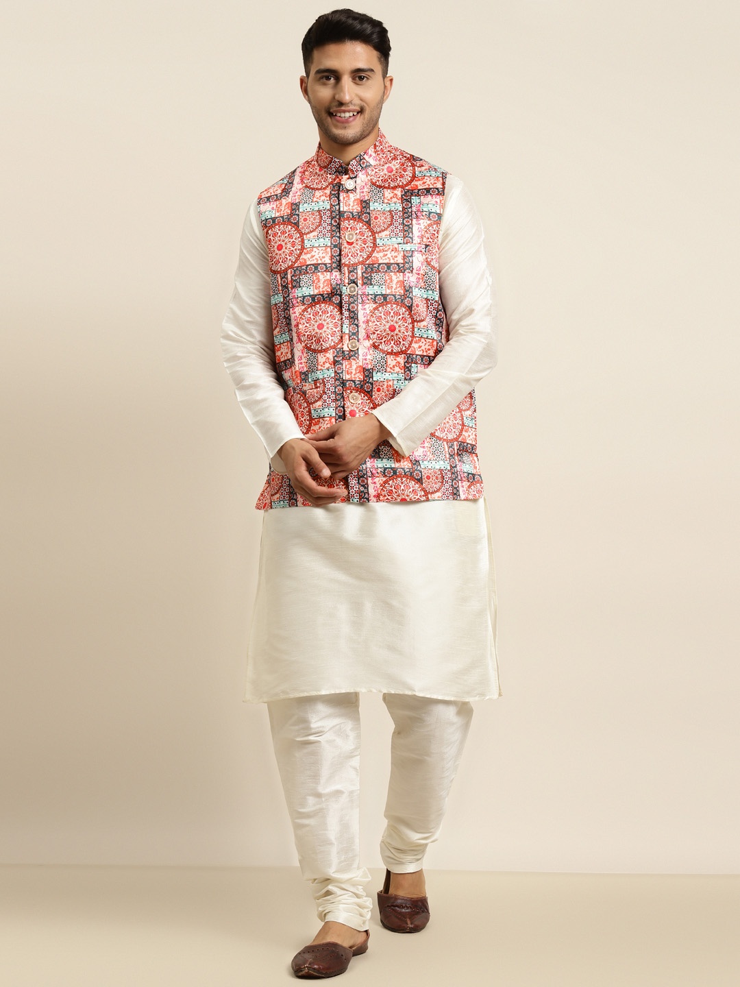 

SOJANYA Men Off White Kurta with Churidar & Nehru Jacket