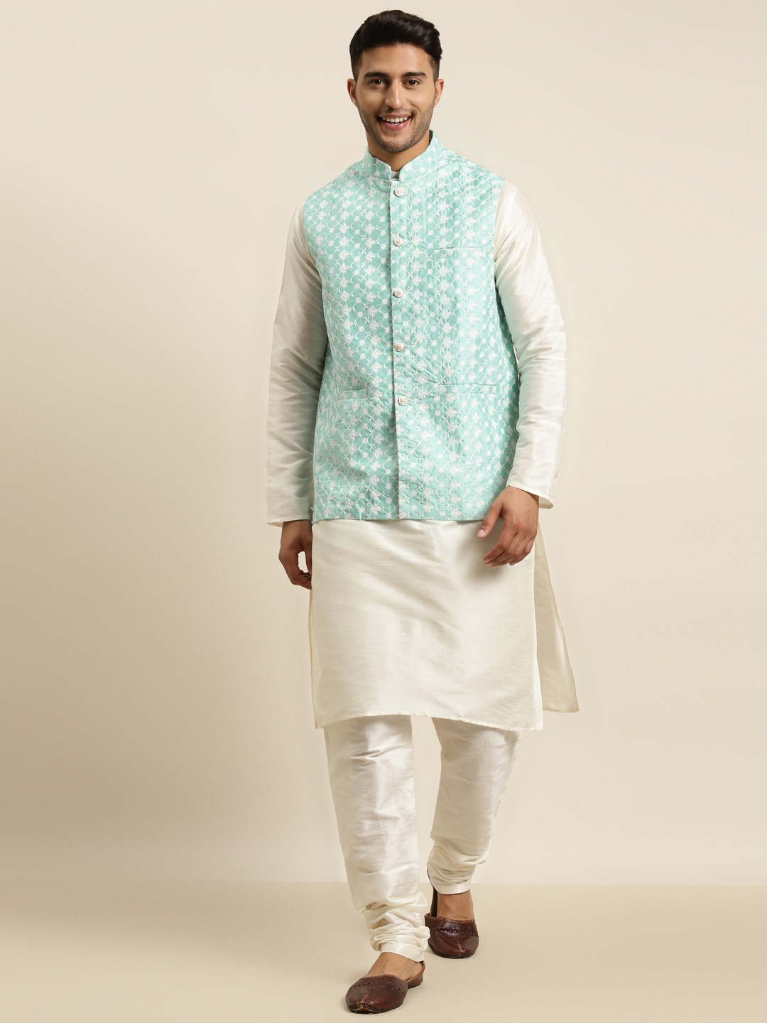 

SOJANYA Men Off White Solid Kurta with Churidar & Chikankari Nehru Jacket