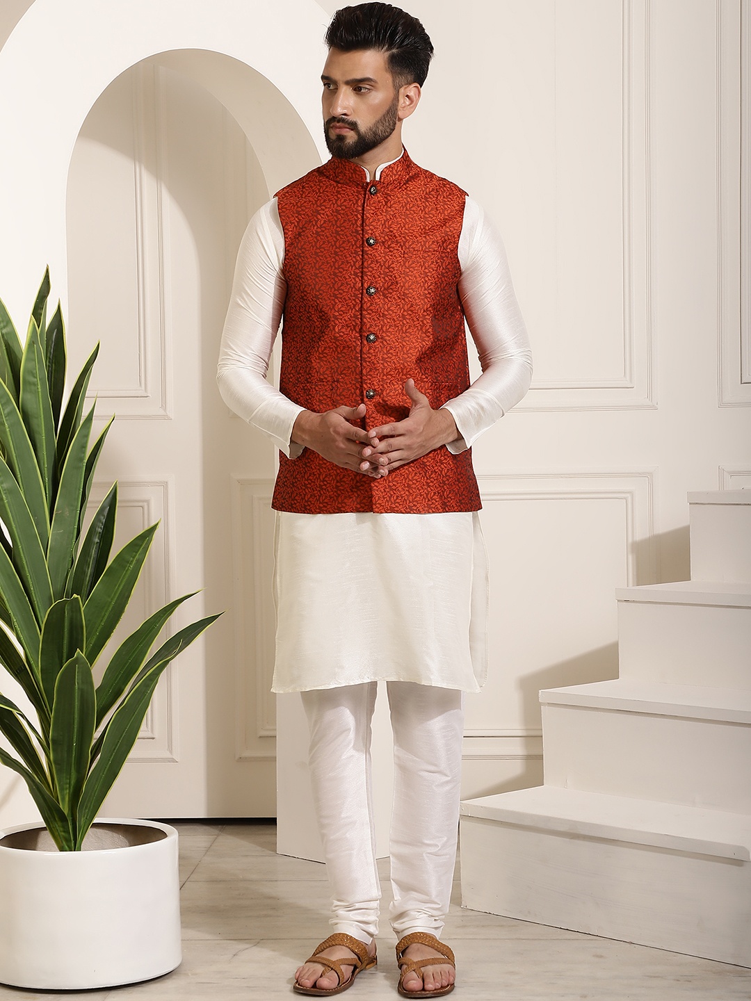 

SOJANYA Men Off White Solid Kurta with Churidar & Nehru Jacket