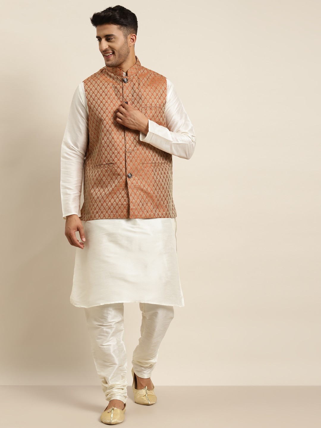 

SOJANYA Men Off White Solid Kurta with Churidar & Nehru Jacket
