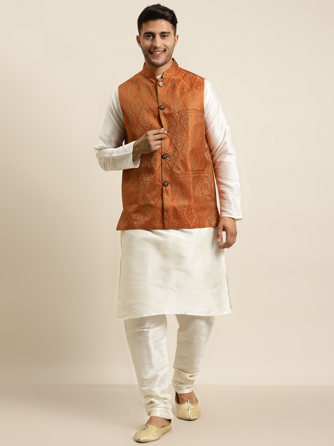 

SOJANYA Men Off White Solid Kurta with Churidar & Nehru Jacket