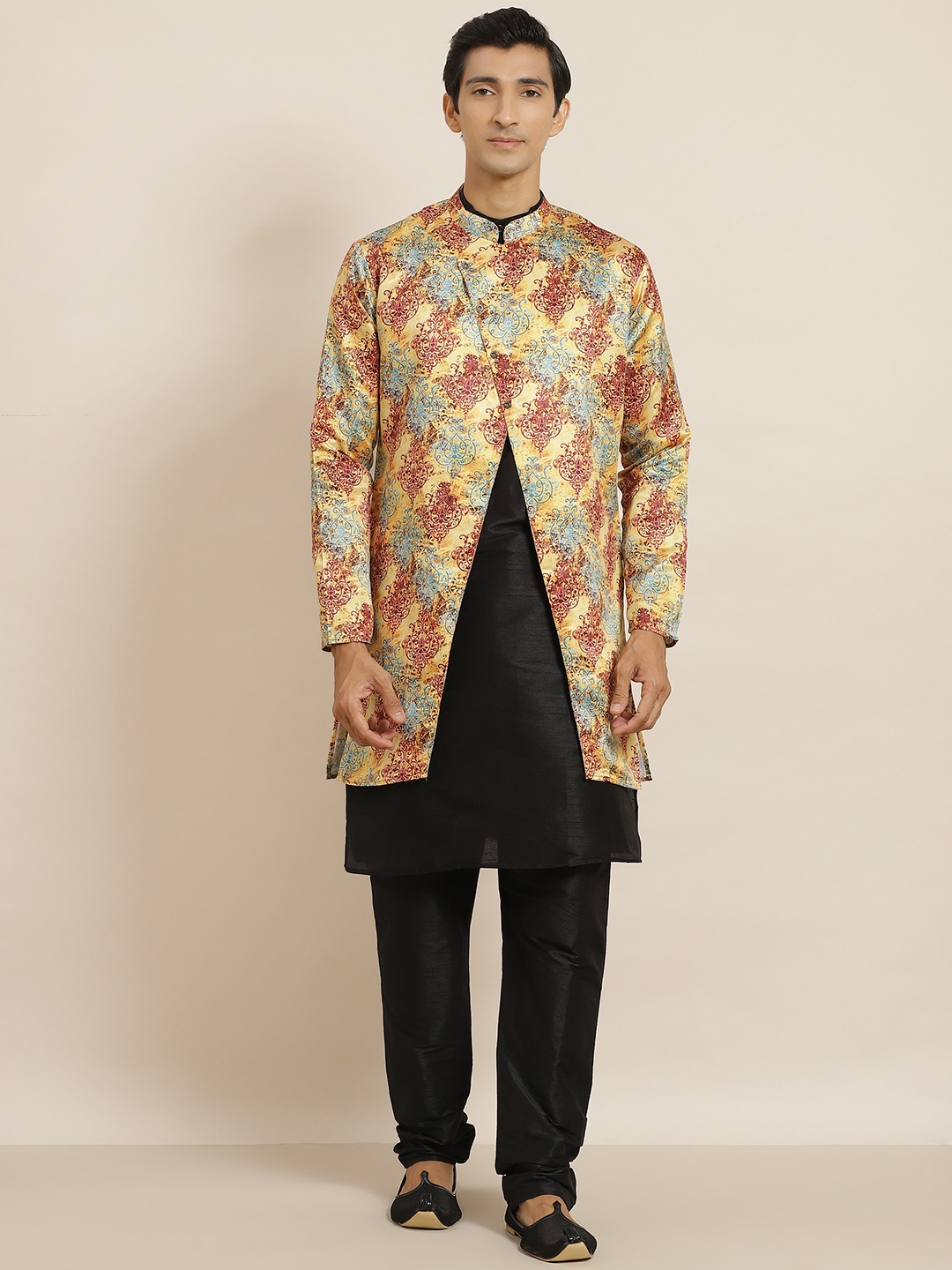 

SOJANYA Men Black Solid Kurta with Churidar & Printed Jacket