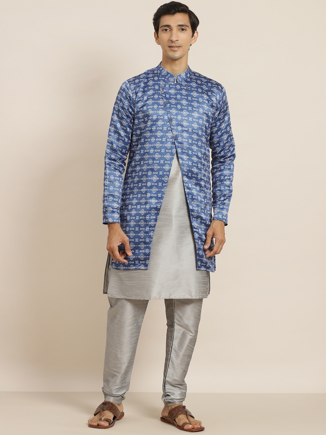 

SOJANYA Men Grey & Navy Blue Solid Kurta with Churidar & Ethnic Printed Jacket
