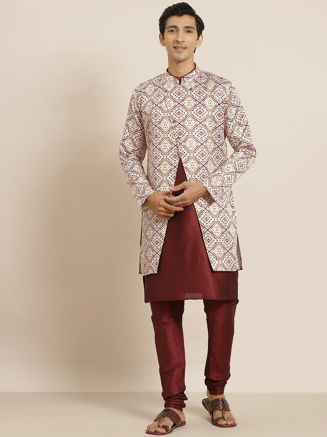 

SOJANYA Men Maroon Kurta Set & Jacket