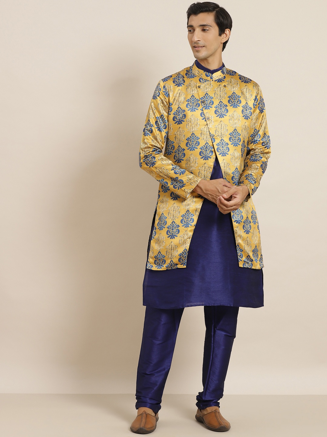

SOJANYA Men Blue Kurta with Churidar & Jacket