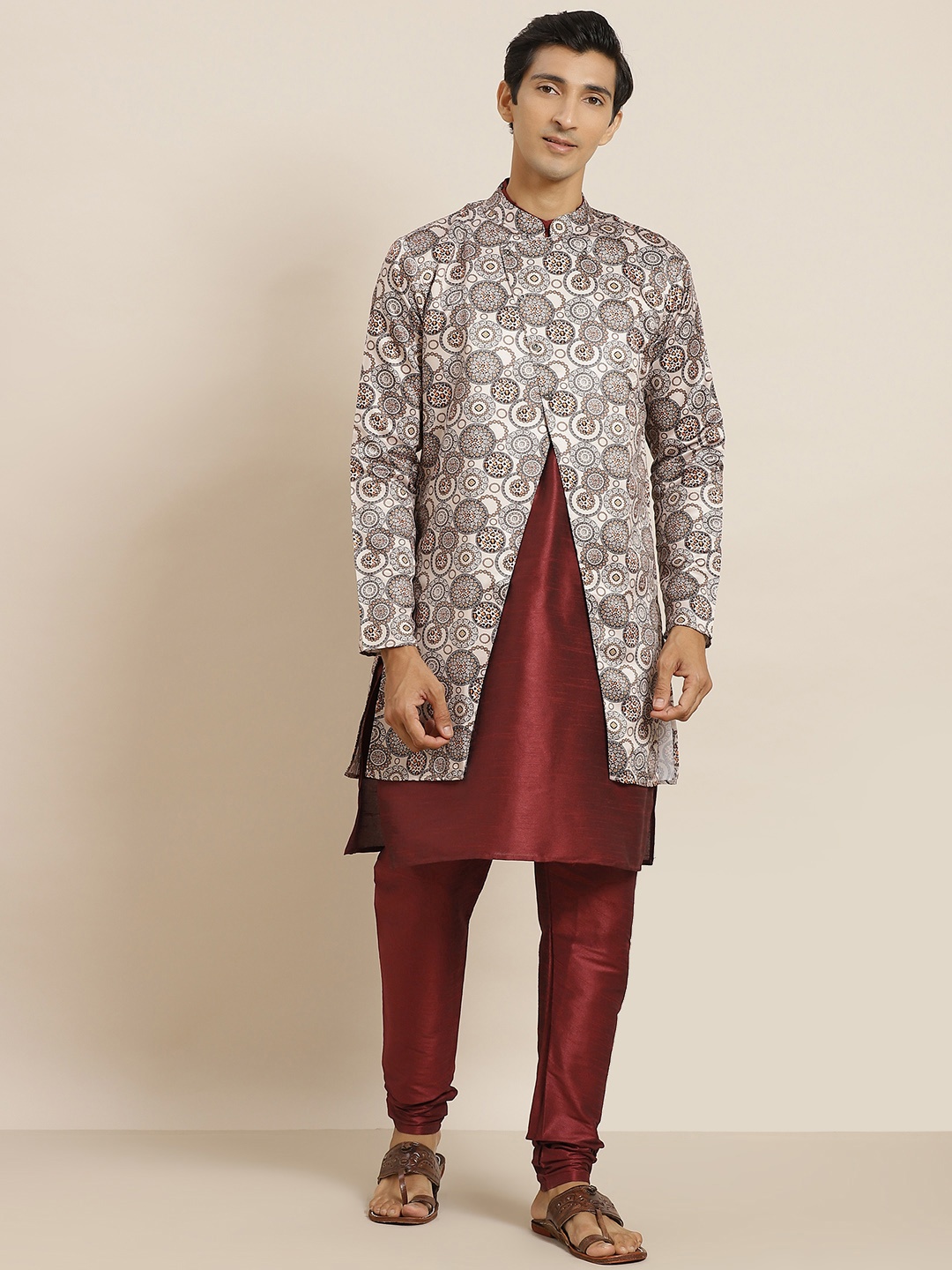 

SOJANYA Men Maroon & Taupe Solid Kurta with Churidar & Ethnic Printed Jacket