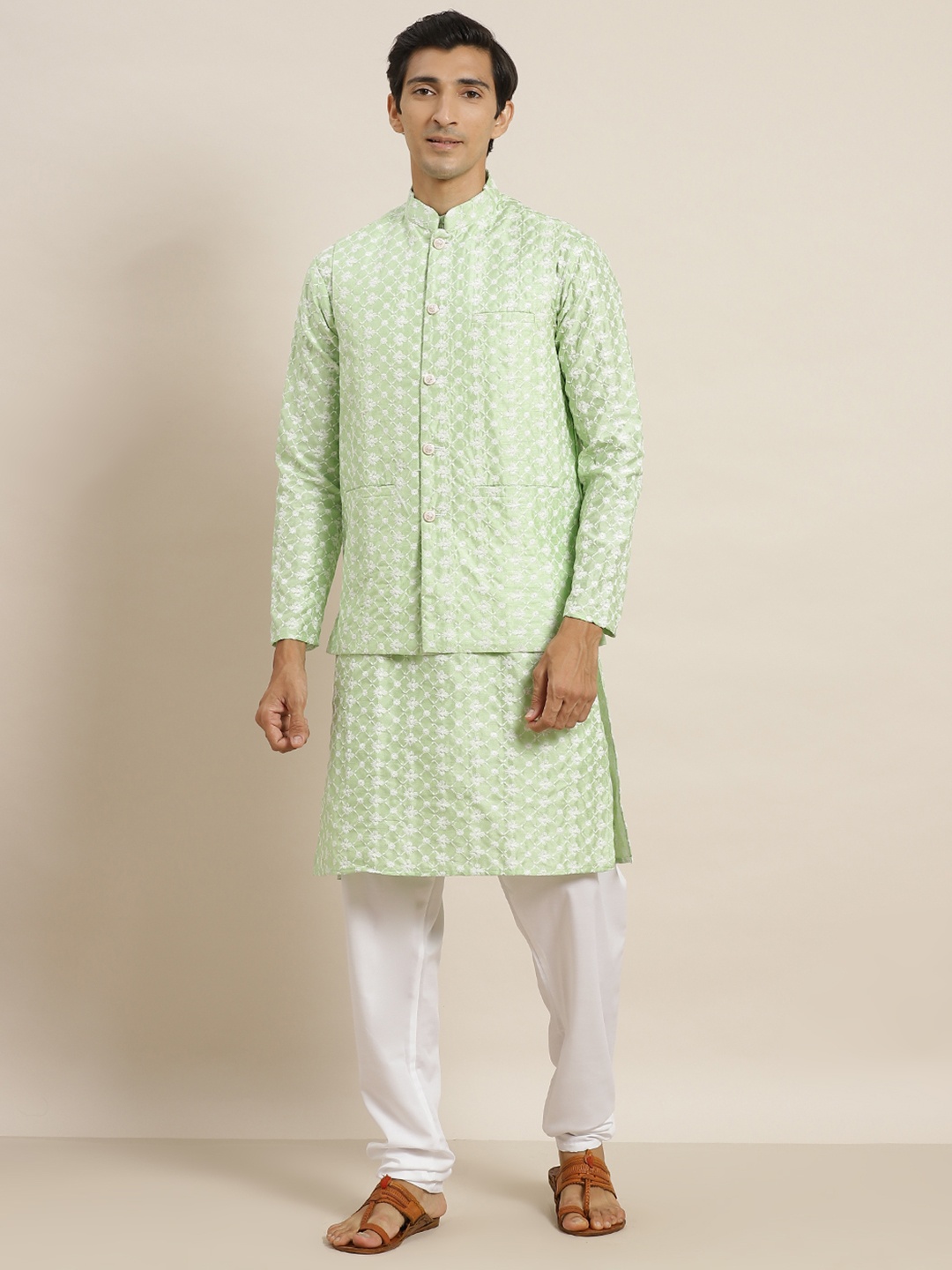 

SOJANYA Men Green & White Floral Embroidered Kurta Set & Nehru Jacket