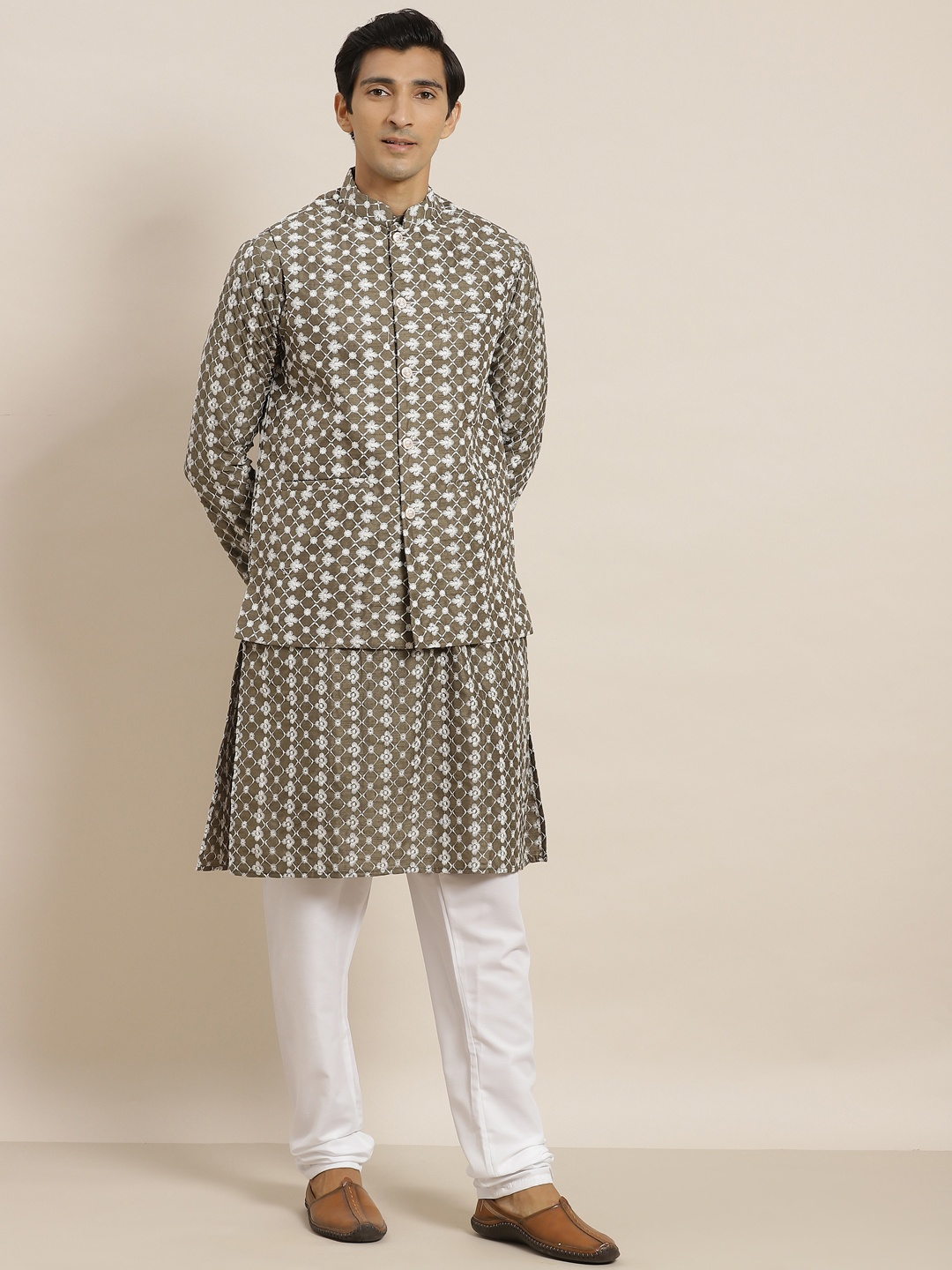 

SOJANYA Men Olive Green & White Ethnic Motifs Embroidered Kurta with Churidar & Jacket