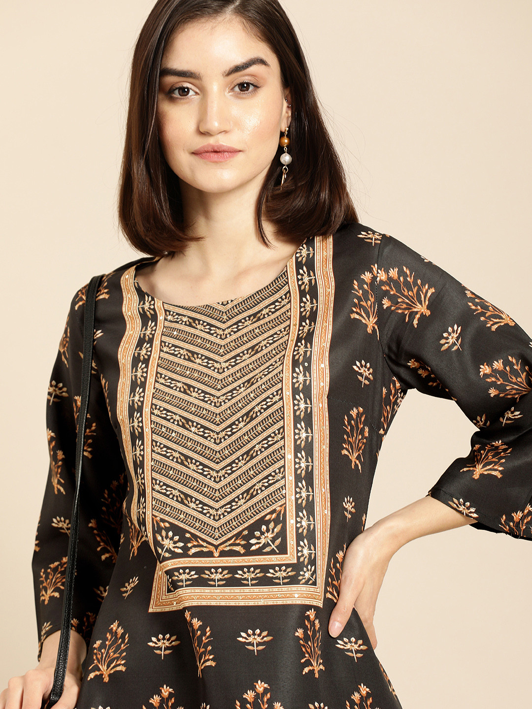 

Anouk Black & Beige Floral A-Line Midi Dress