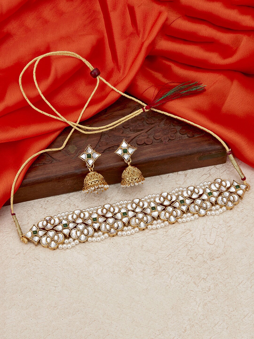 

Sukkhi Gold-Plated Green & White Kundan-Studded & Pearl Beaded Jadau Jewellery Set