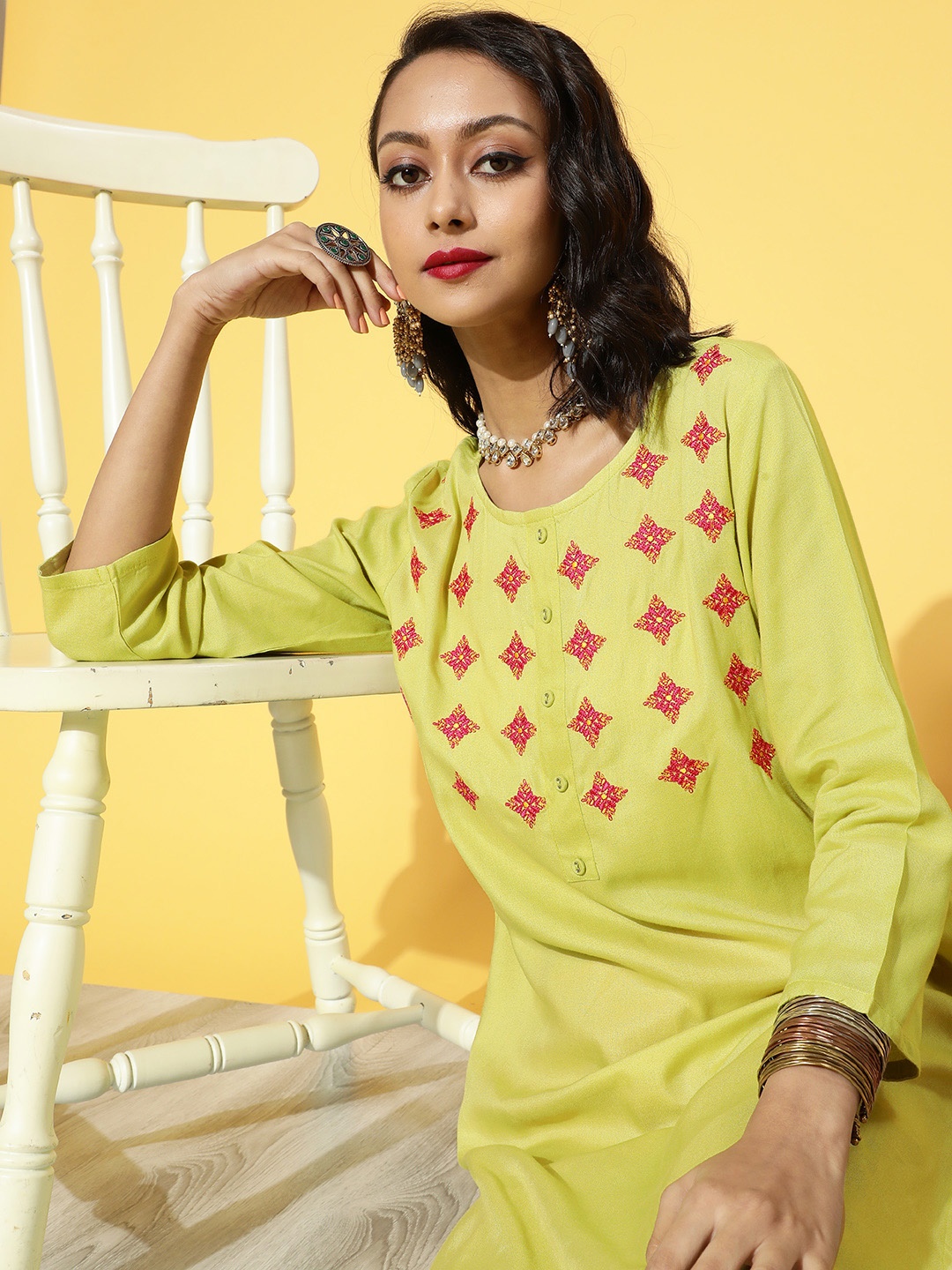 

HERE&NOW Women Lime Green & Pink Geometric Yoke Design Thread Work Kurta