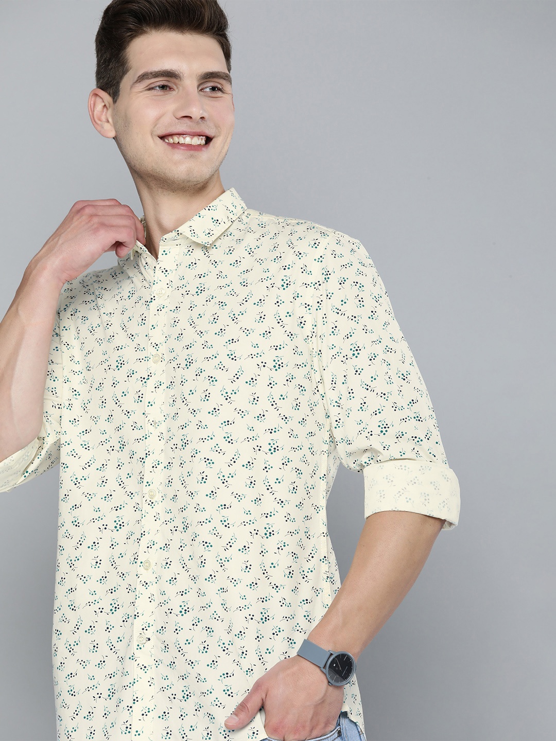 

Mast & Harbour Men Off White & Green Floral Printed Casual Shirt