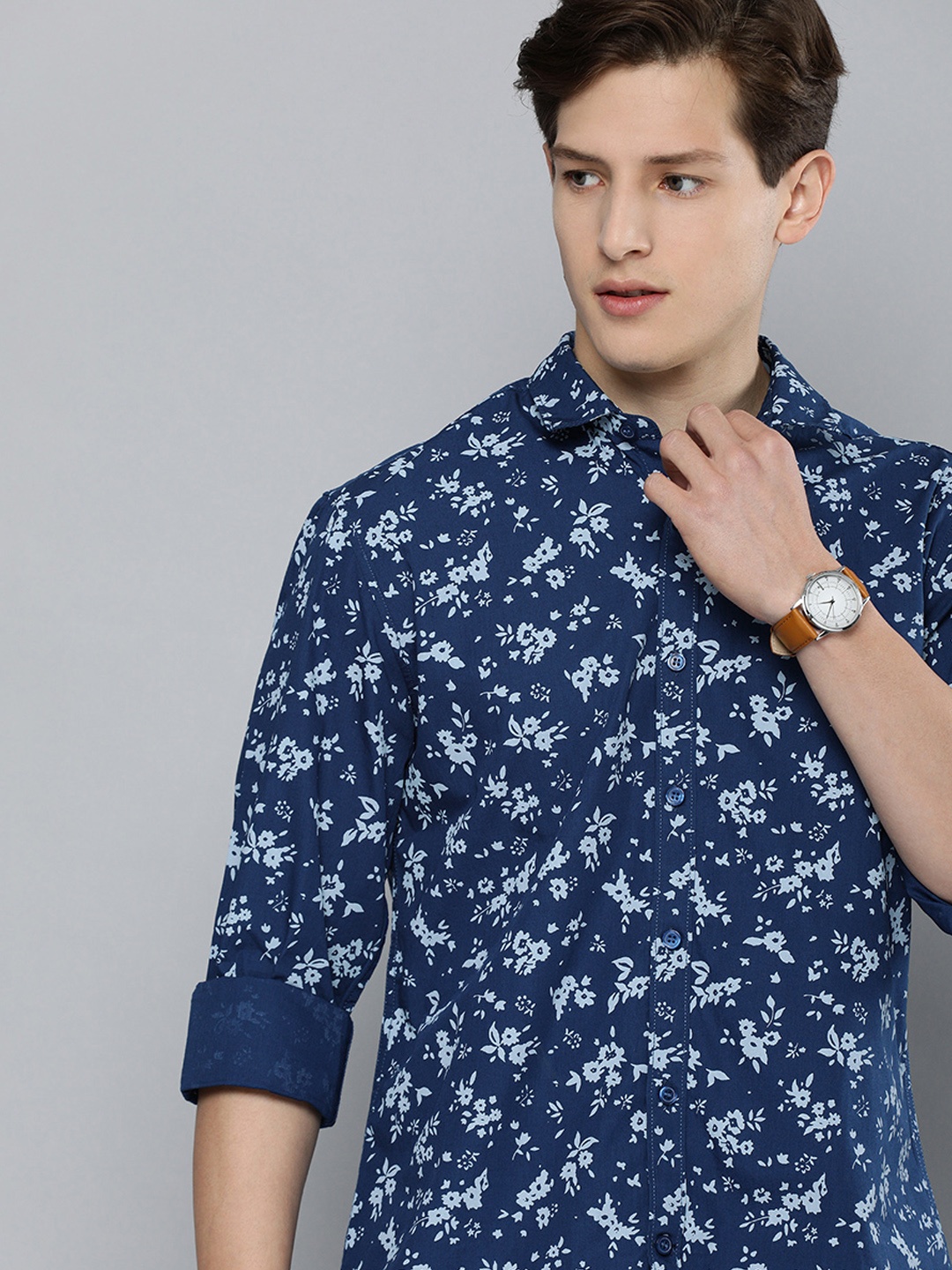 

Mast & Harbour Men Navy Blue Slim Fit Floral Printed Pure Cotton Casual Shirt