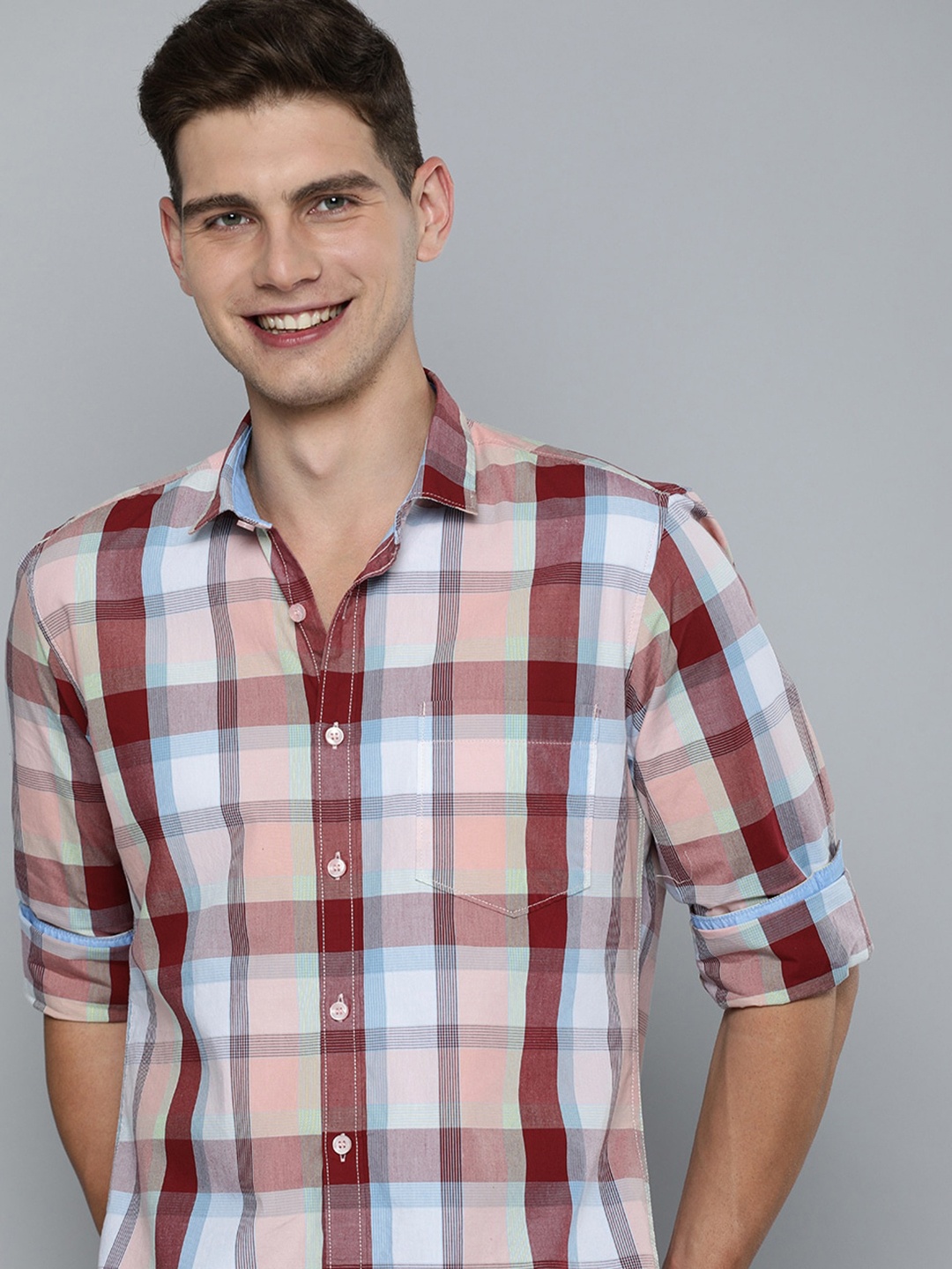 

Mast & Harbour Men White & Maroon Checked Casual Shirt