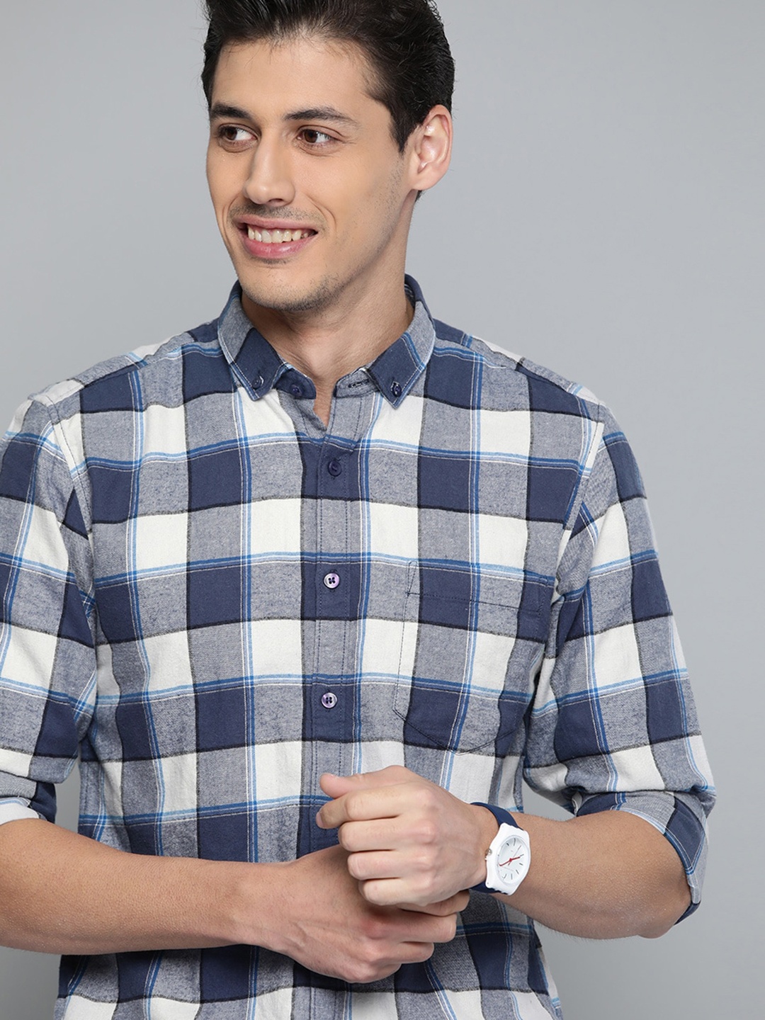 

Mast & Harbour Men Navy Blue & White Pure Cotton Checked Casual Shirt