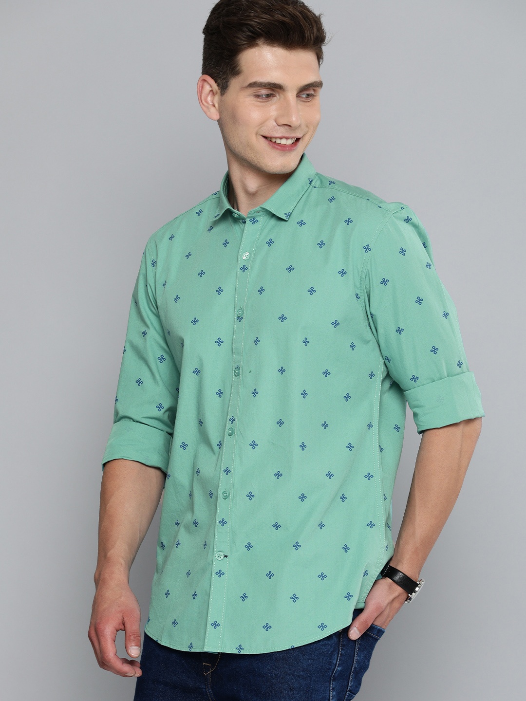 

Mast & Harbour Men Teal Green Printed Slim Fit Pure Cotton Casual Shirt