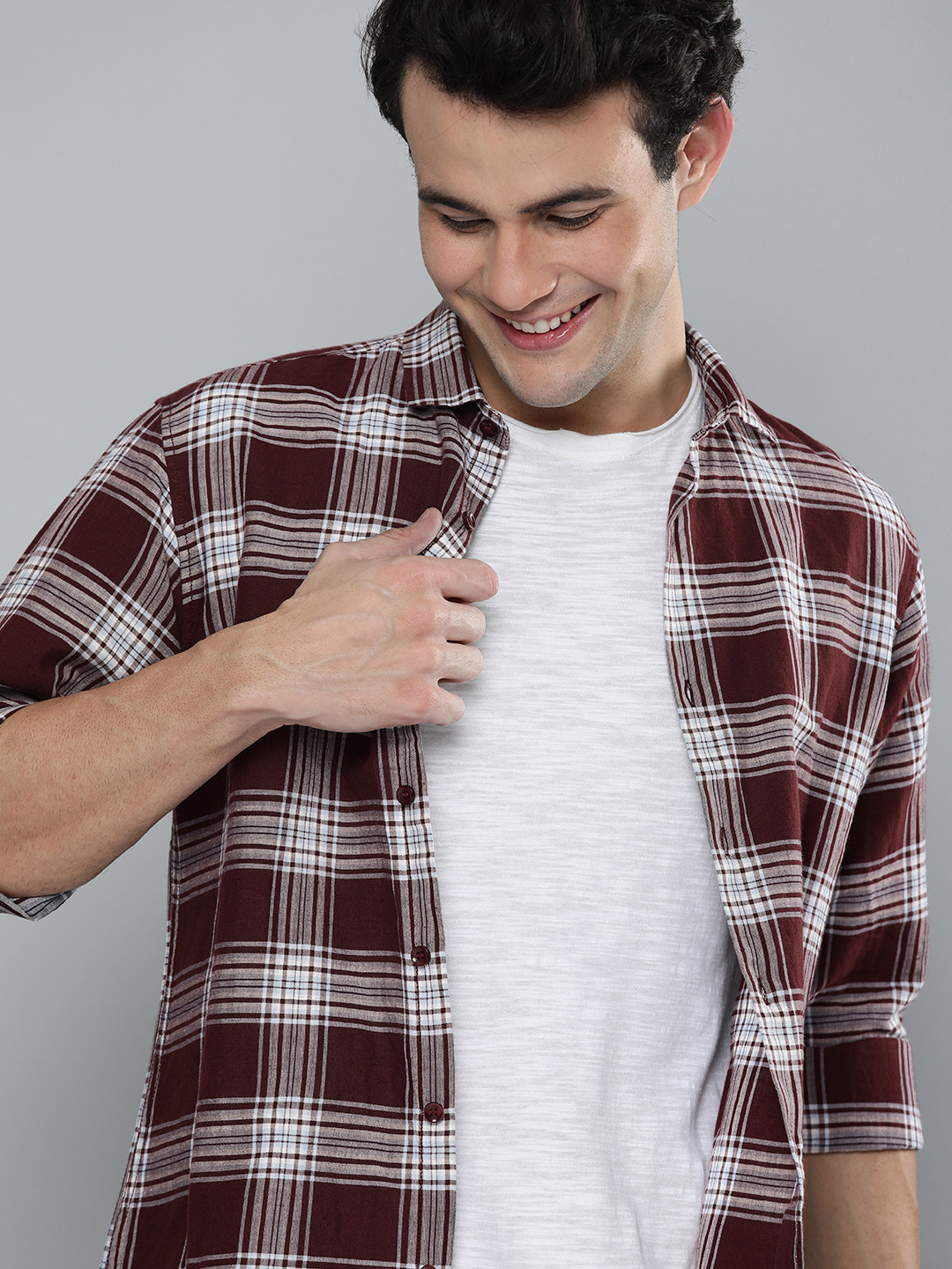 

Mast & Harbour Men Brown & White Checked Cotton Linen Casual Shirt