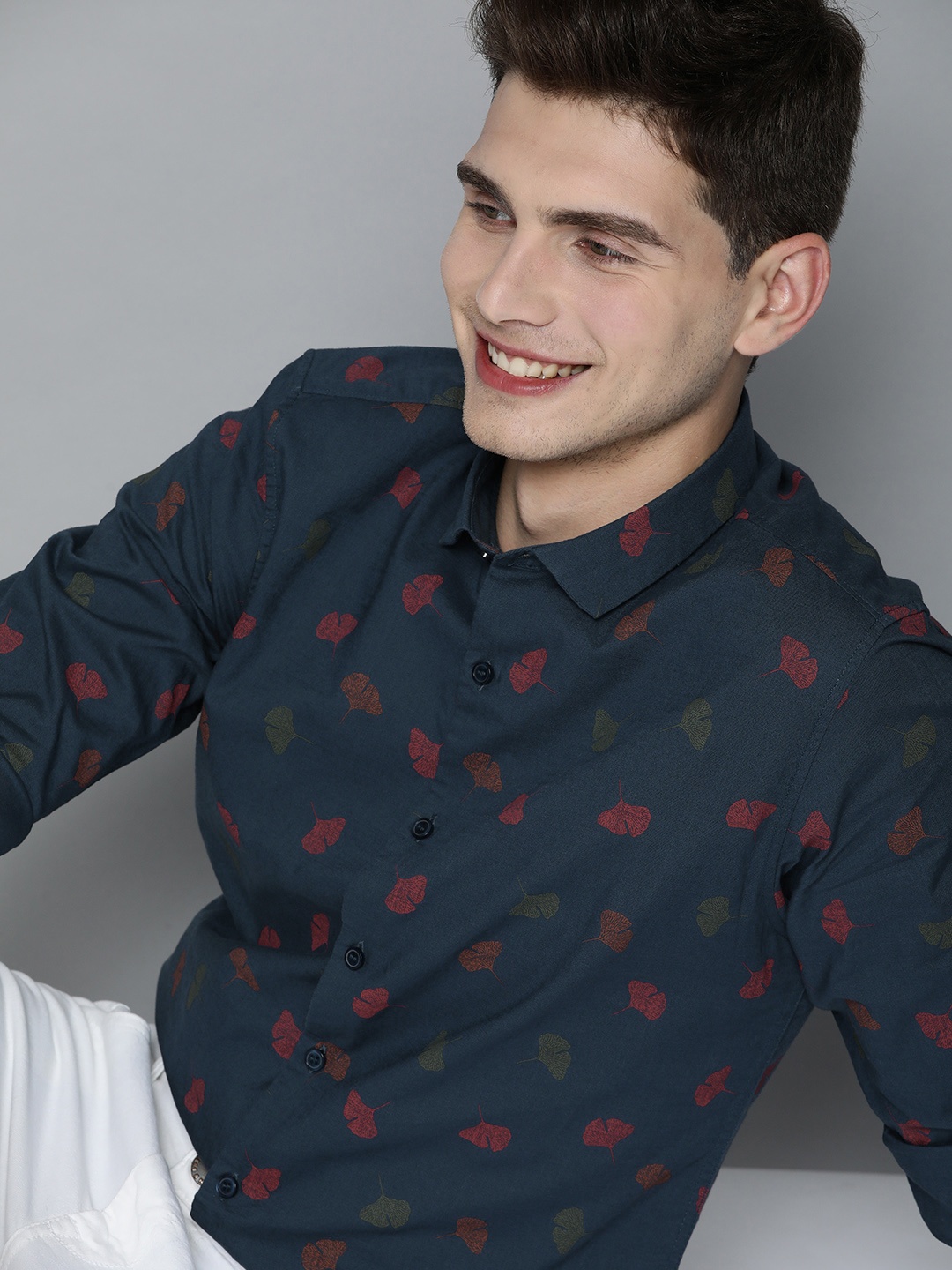 

Mast & Harbour Men Navy Blue & Red Slim Fit Printed Casual Shirt
