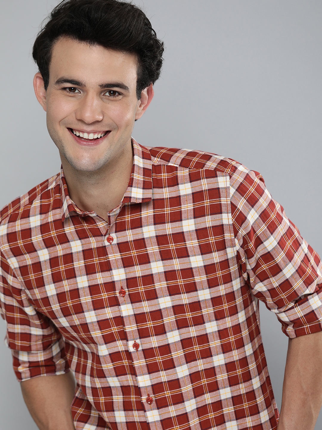 

Mast & Harbour Men Red & White Checked Cotton Linen Casual Shirt