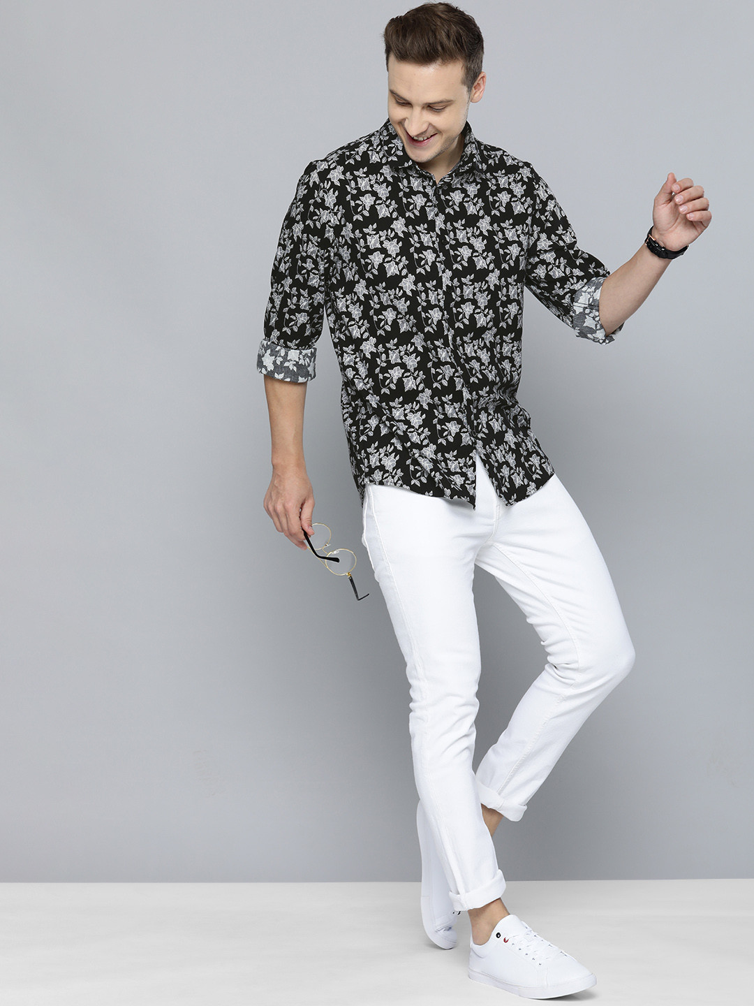 

Mast & Harbour Men Black & White Floral Printed Slim Fit Casual Shirt