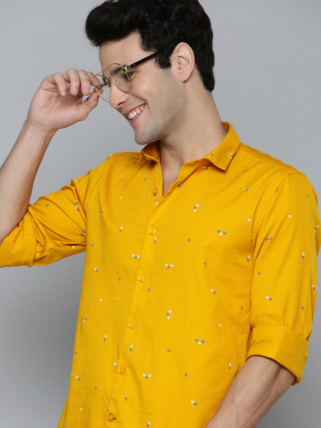 

Mast & Harbour Men Yellow Geometric Printed Casual Shirt