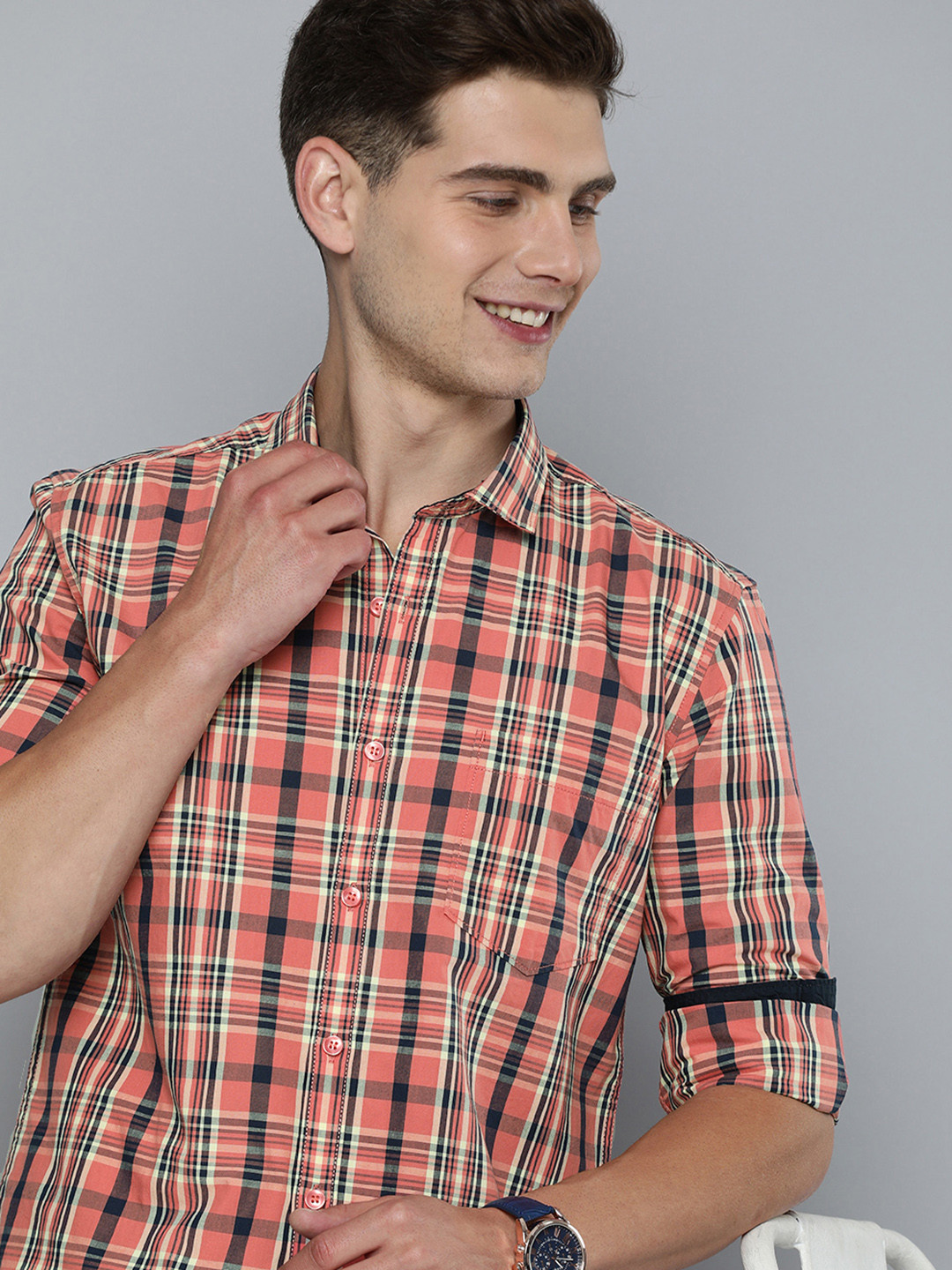 

Mast & Harbour Men Pink & Blue Checked Casual Shirt