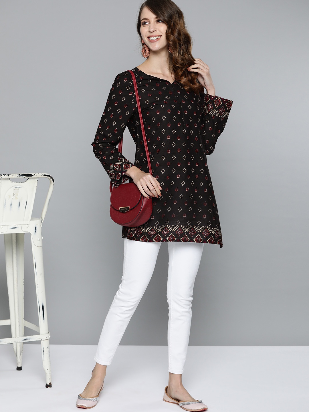 

HERE&NOW Black & Maroon Ethnic Motifs Printed Sweetheart Neck Kurti