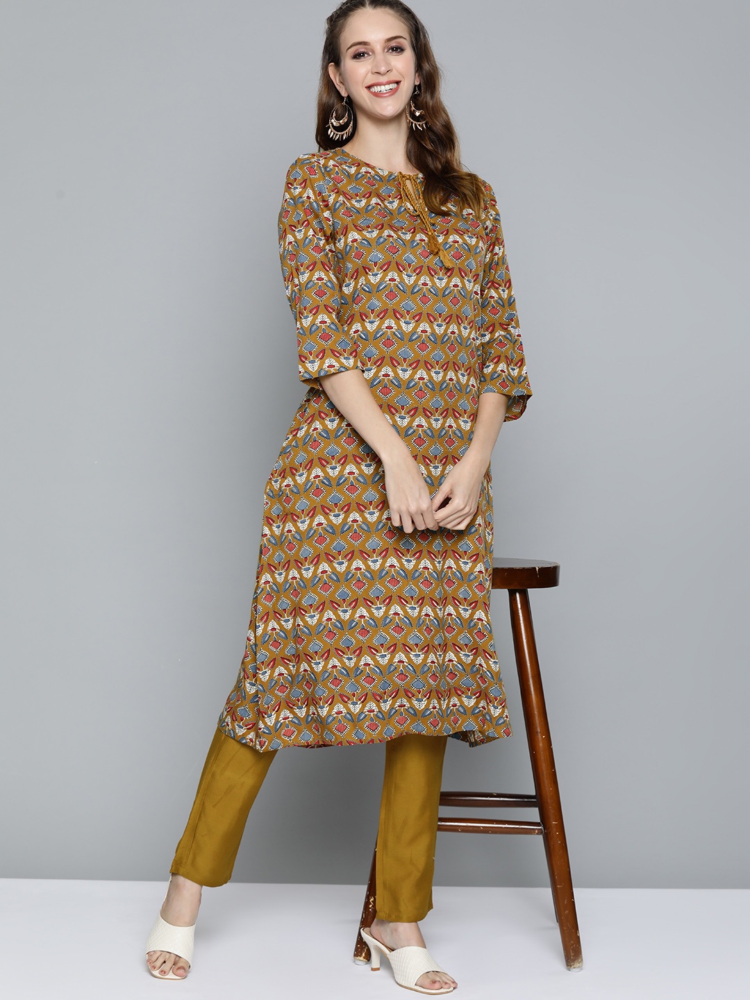 

HERE&NOW Women Khaki & Red Ethnic Motifs Printed Kurta with Trousers