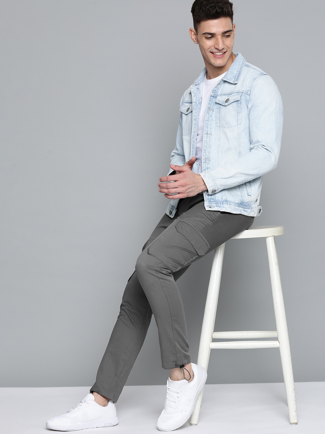 

Mast & Harbour Men Grey Pure Cotton Cargos Trousers