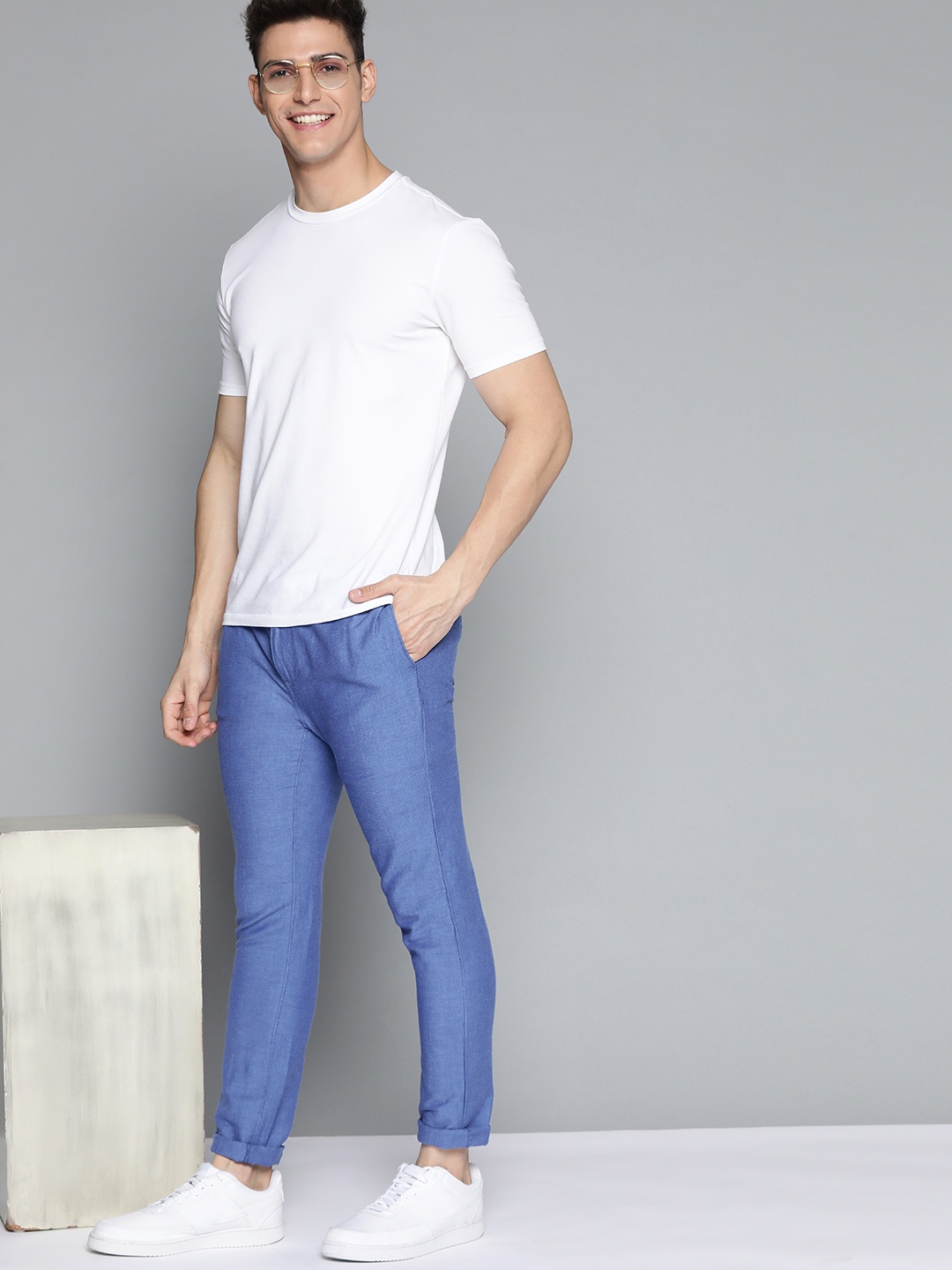 

Mast & Harbour Men Blue Solid Cotton Linen Trousers