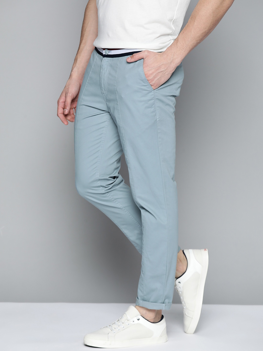 

Mast & Harbour Men Blue Solid Pleated Mid-Rise Regular Fit Trousers