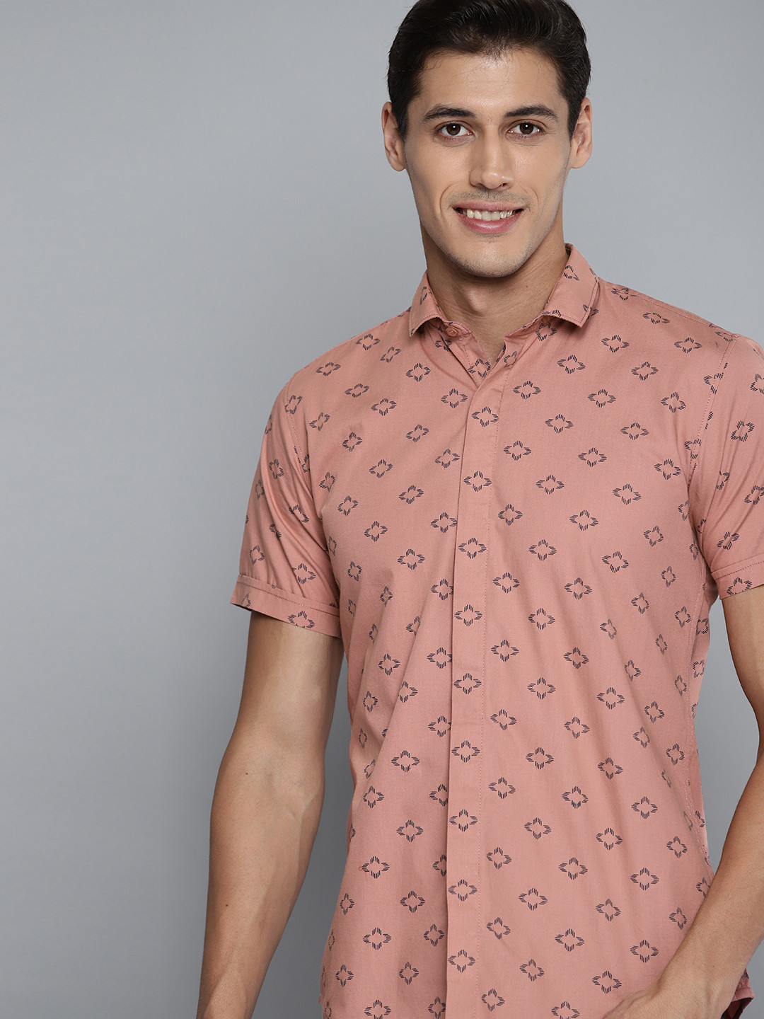 

Mast & Harbour Men Pink & Navy Blue Printed Pure Cotton Casual Shirt