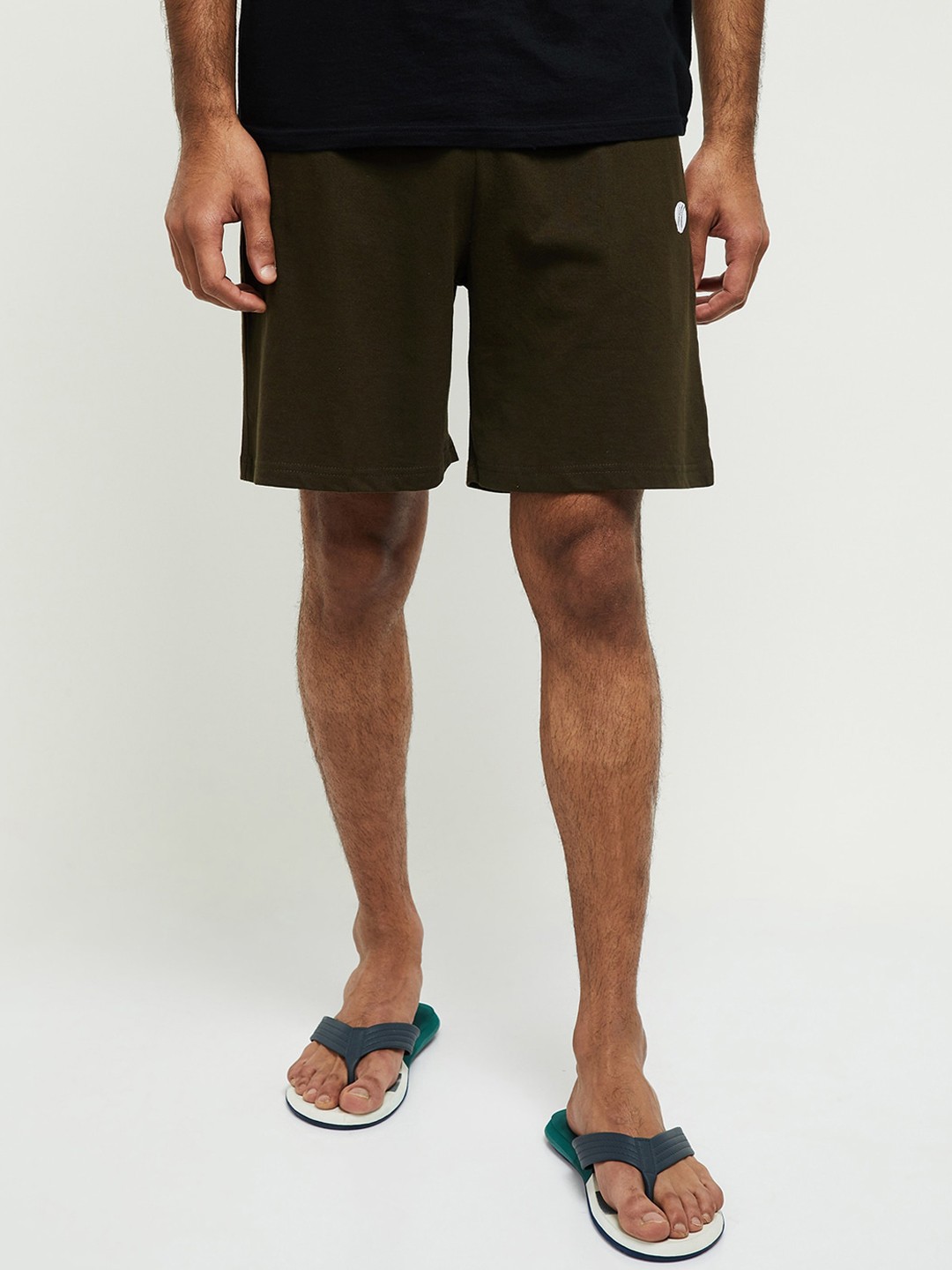 

max Men Olive Green Mid-Rise Regular Shorts