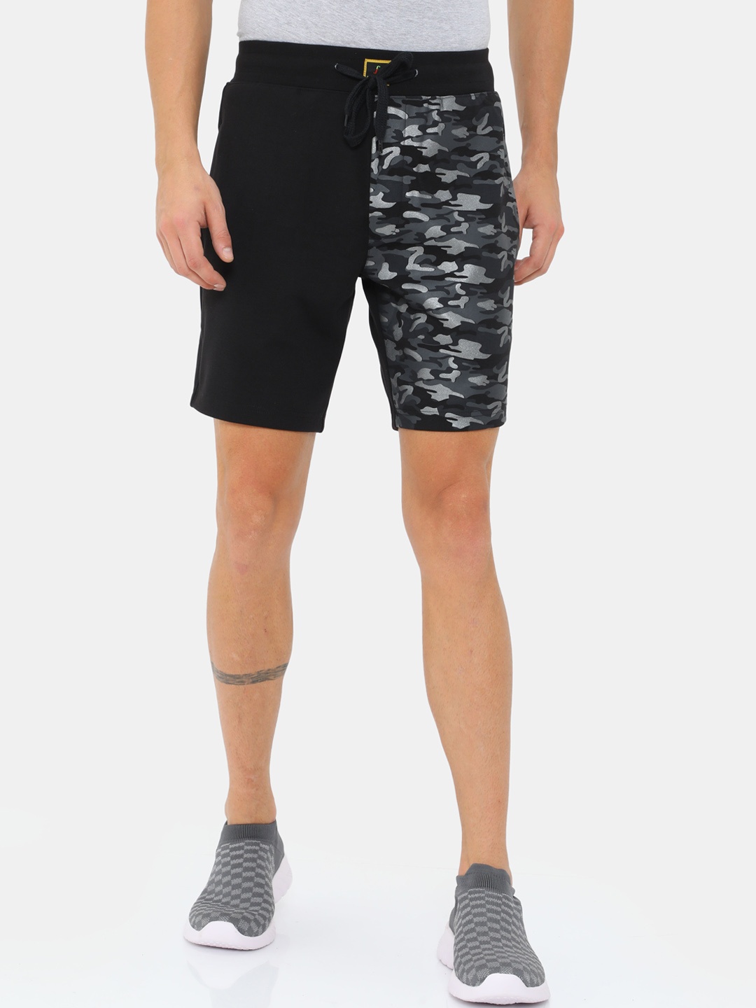 

FabSeasons Men Black Printed High-Rise Regular Shorts