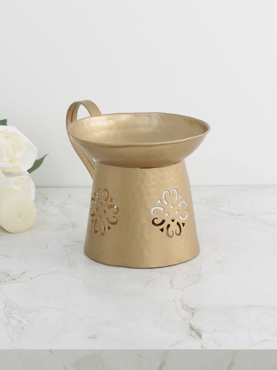 

Home Centre Gold-Toned Adrian Floral Pattern Aroma Oil Diffuser