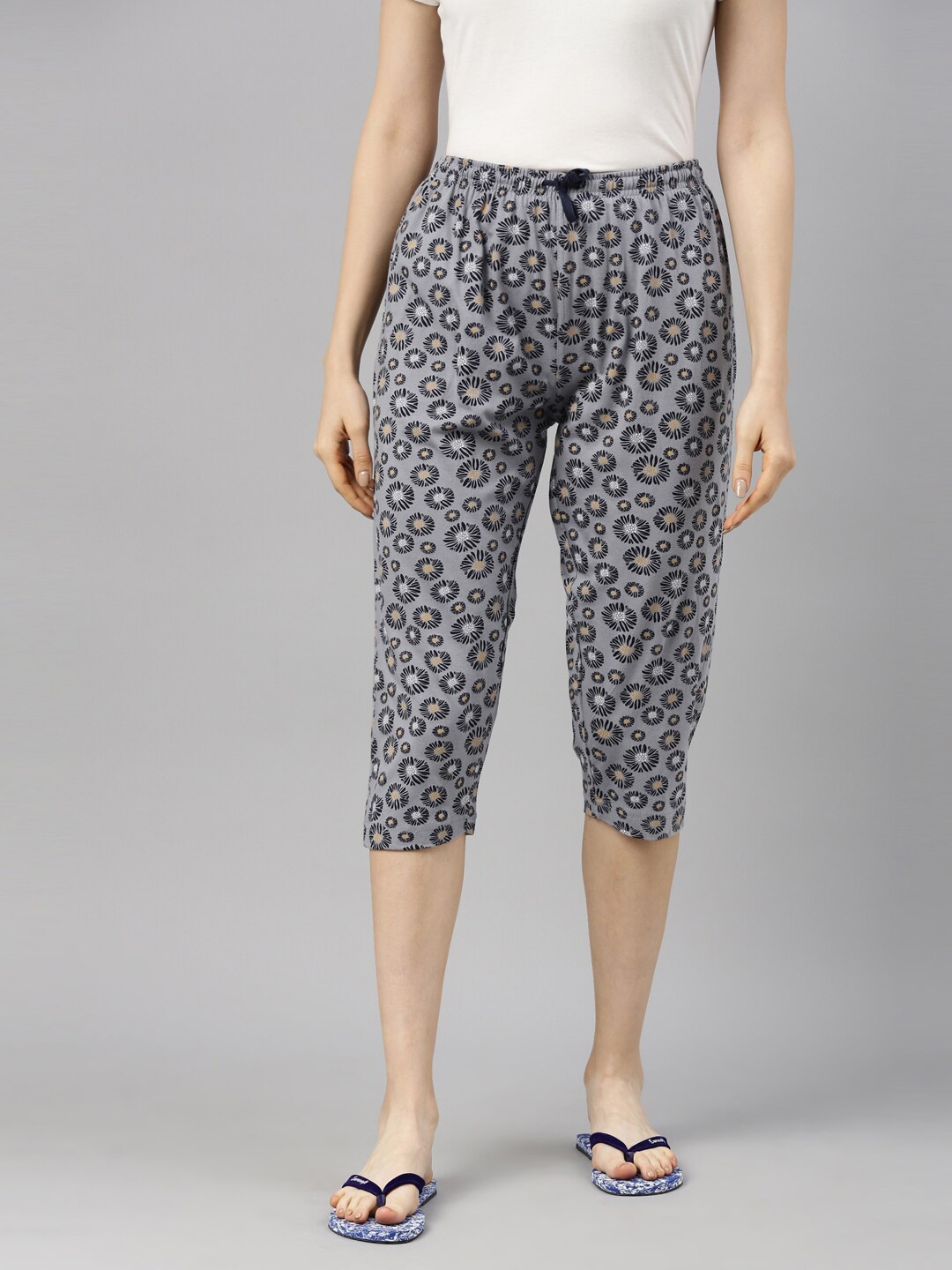 

Kryptic Women Grey & Black Printed Capris