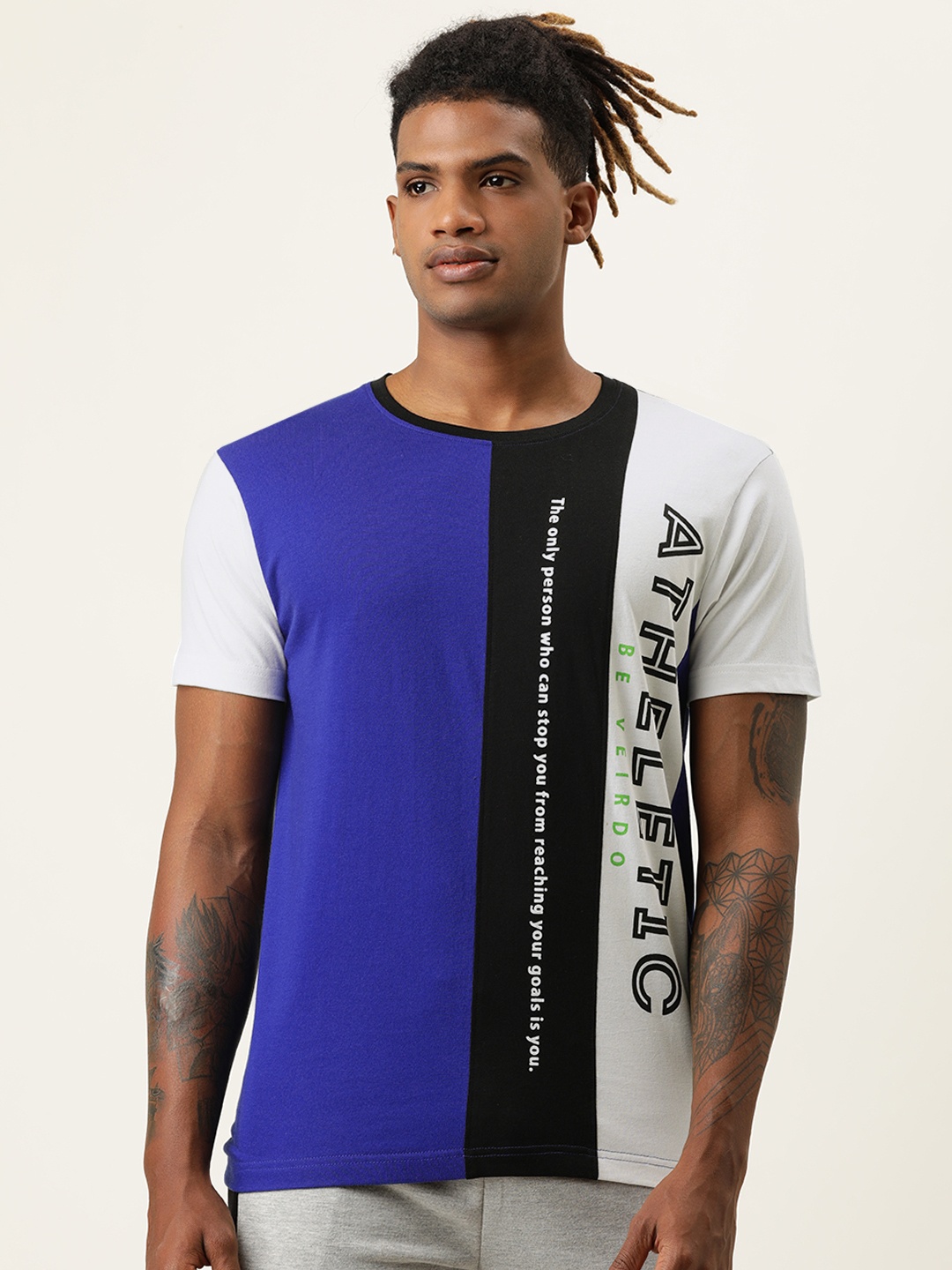 

VEIRDO Men Blue & White Colourblocked T-shirt with Printed Detail