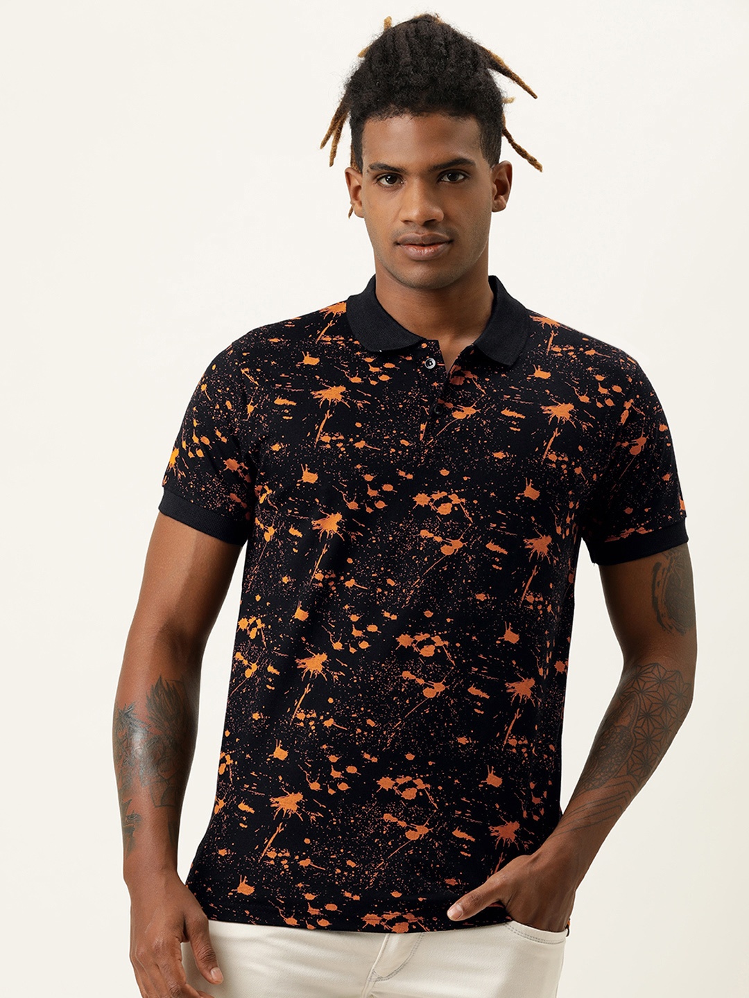 

VEIRDO Men Black & Orange Printed Polo Collar T-shirt