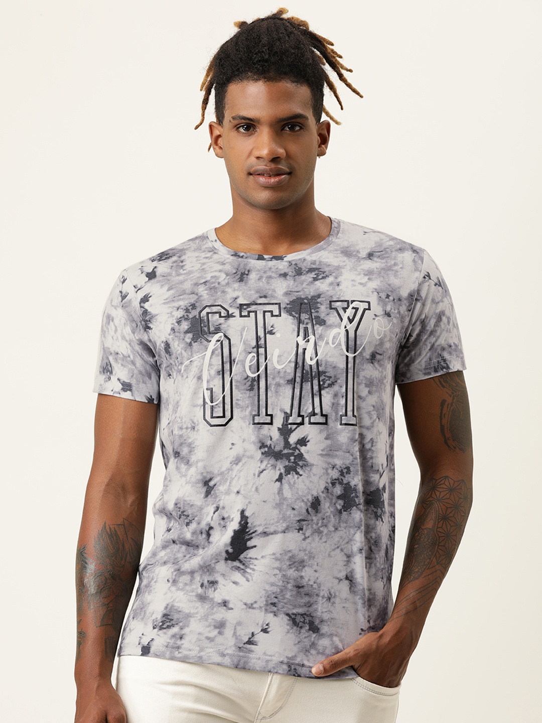 

VEIRDO Men Grey Tie and Dye Printed T-shirt