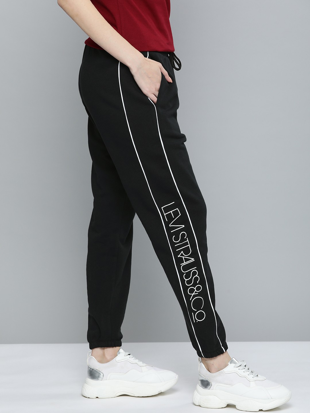 

Levis Women Black Solid Knitted Joggers