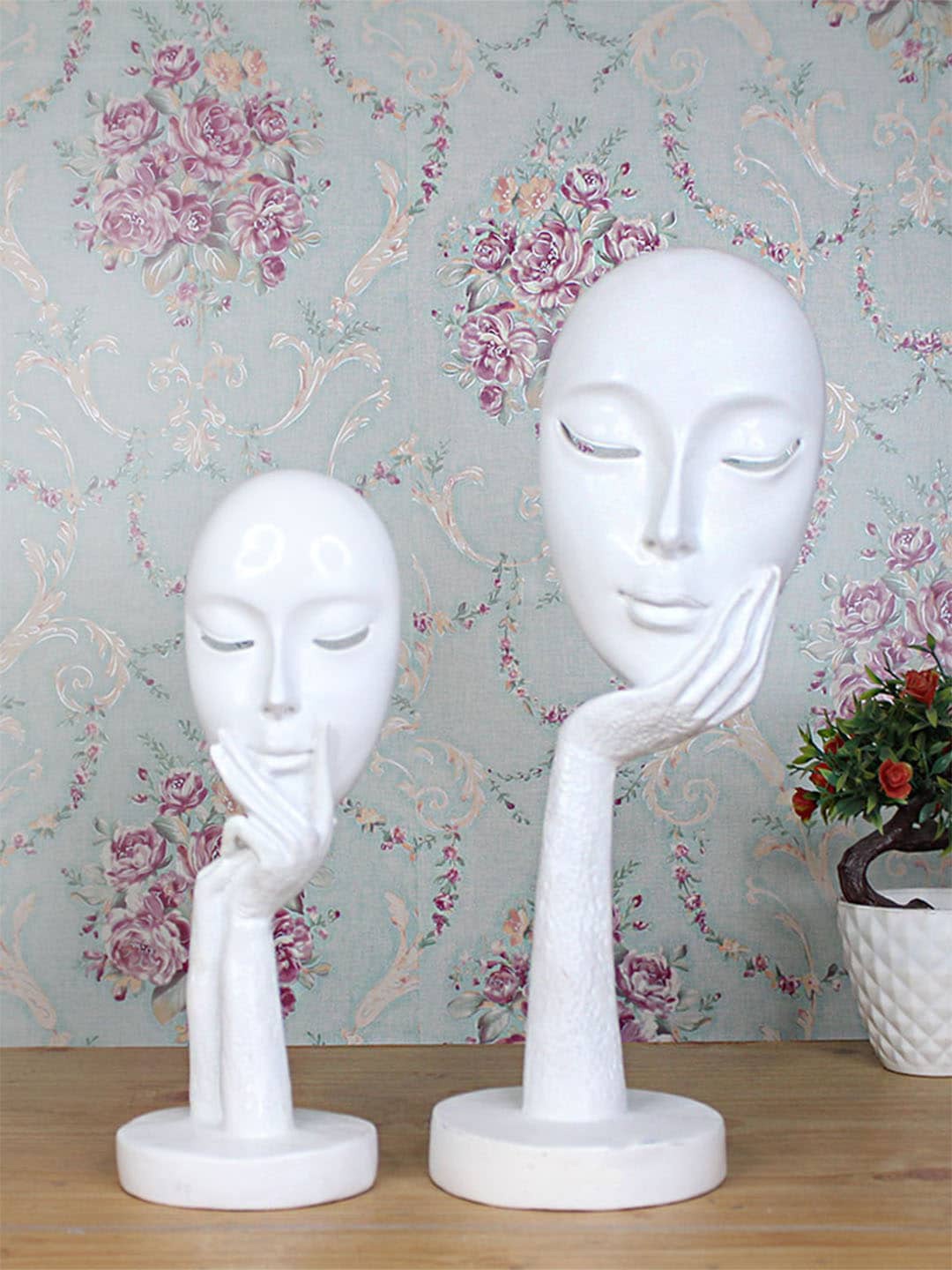 

Wonderland Set Of 2 White Resin Face Statues