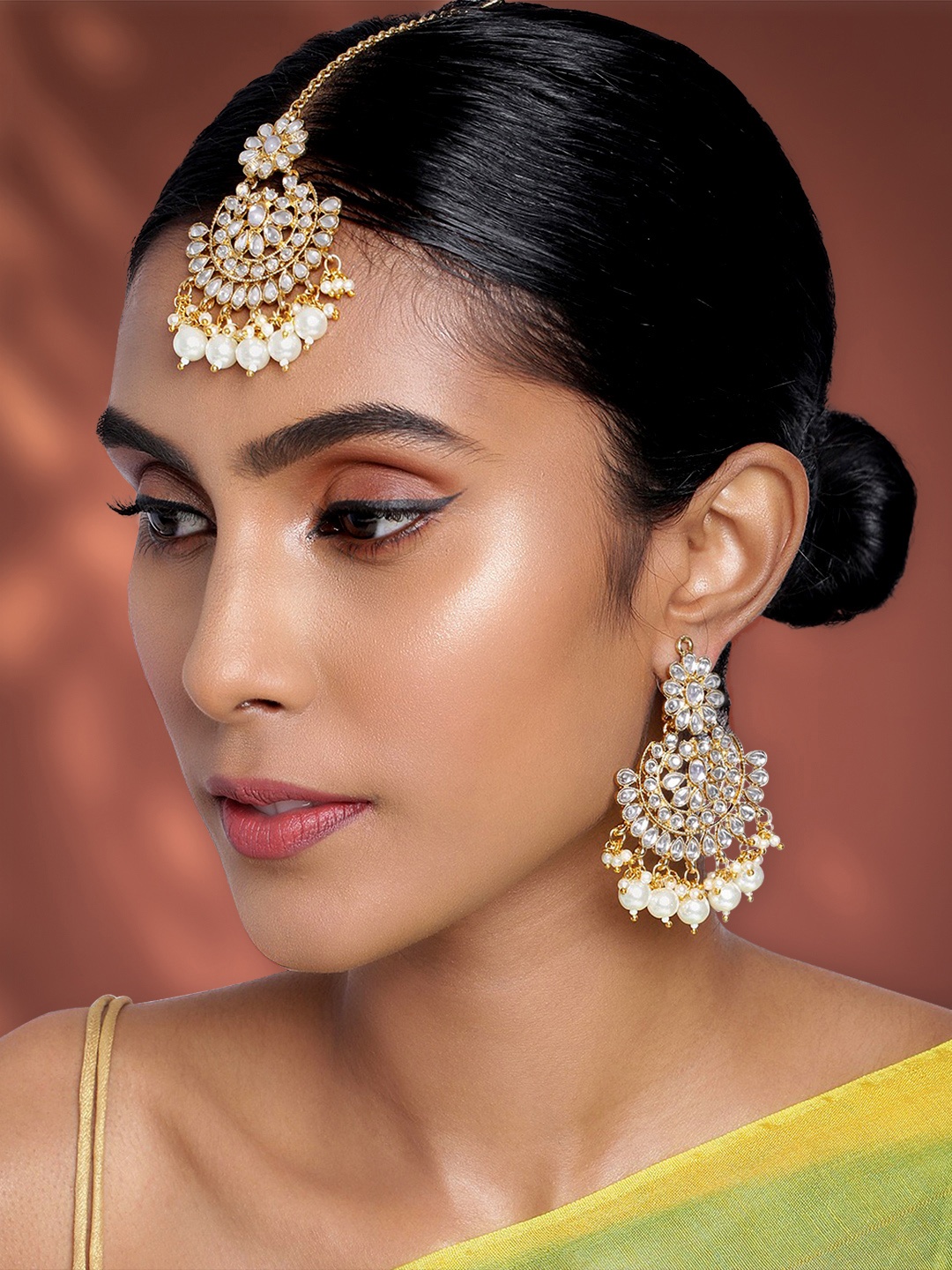 

Peora White Gold Plated Kundan Jewellery Set