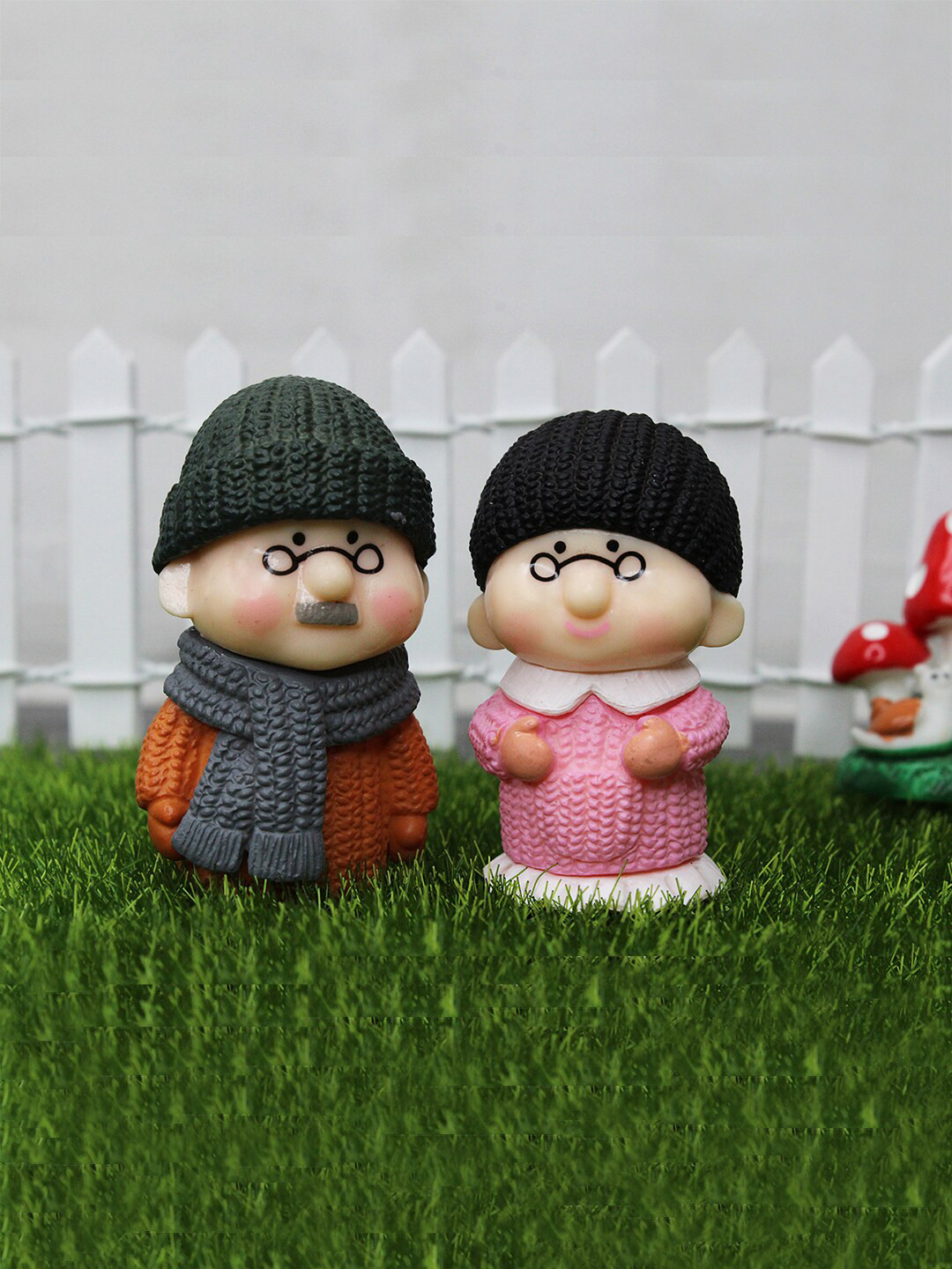 

Wonderland Pink & Orange Old Couple In Sweater Garden Accessory