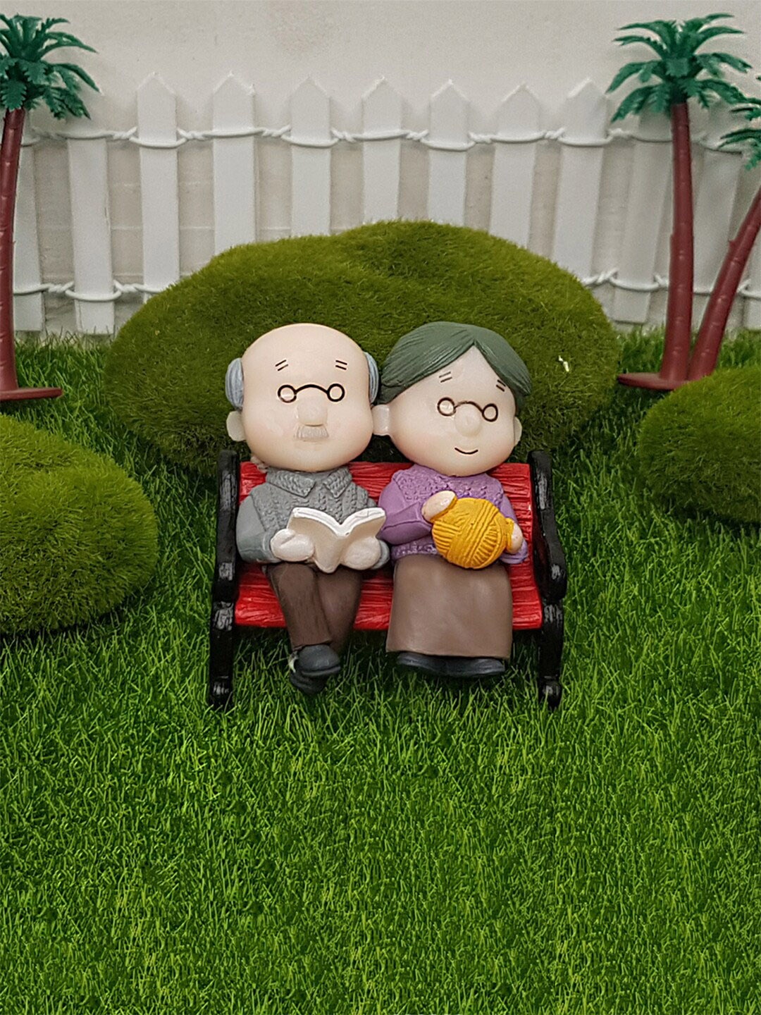 

Wonderland Grey & Brown Grandparents Sitting On Bench For Tray Gardening Accessories