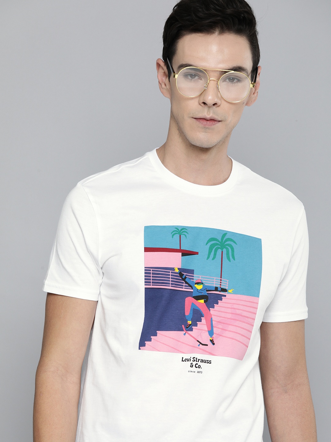 

Levis Men White Graphic Printed Pure Cotton T-shirt
