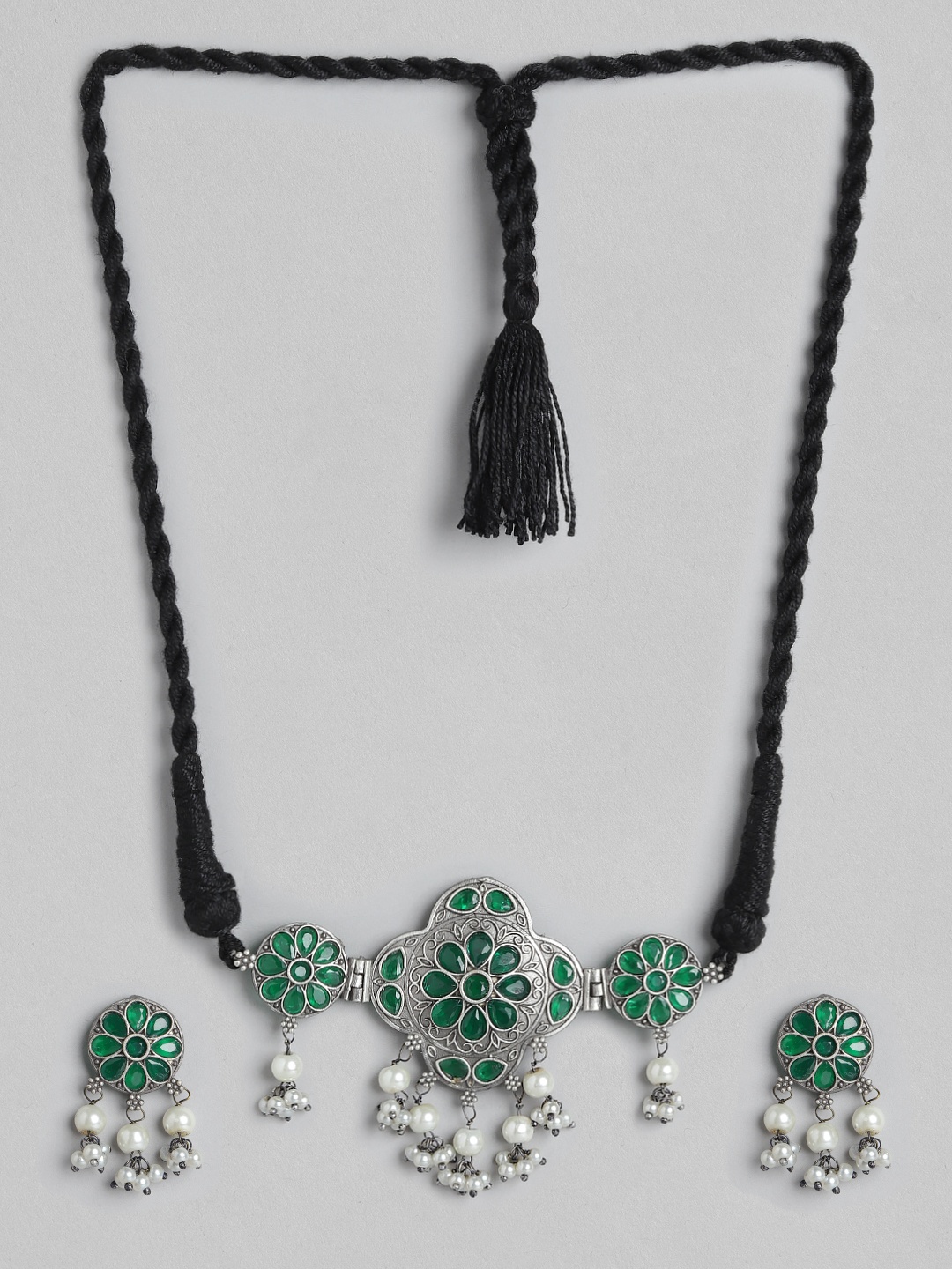 

Melani Borsa Green Oxidised Silver-Plated Kundan Studded & Beaded Jewellery Set