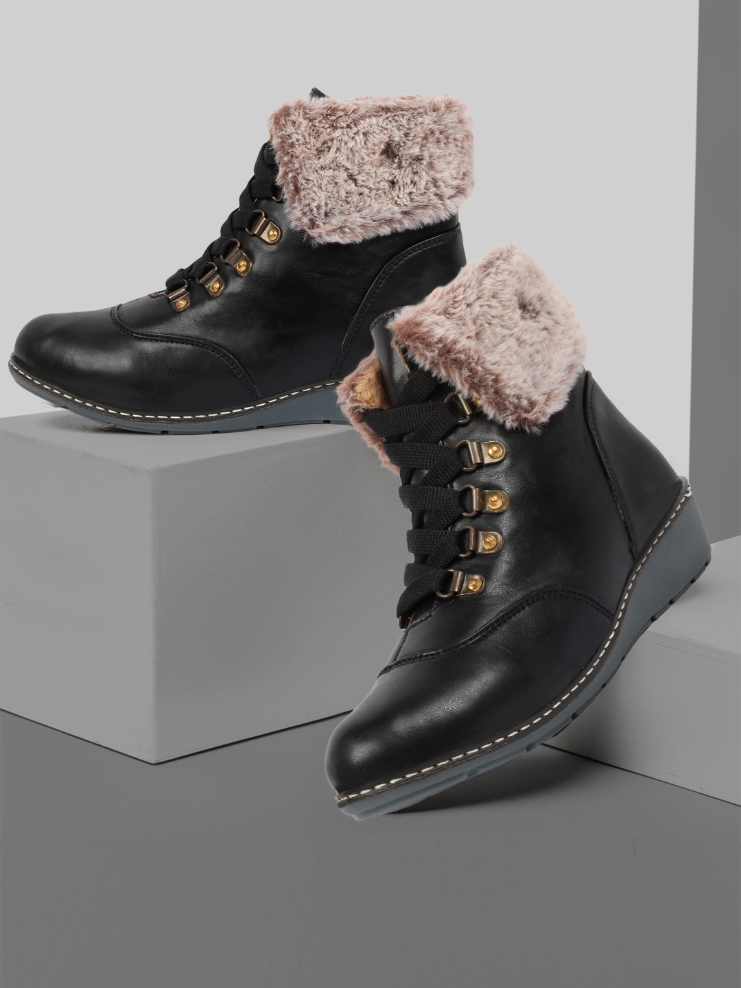 

ZAPATOZ Black PU Flatform Mid-Top Heeled Boots