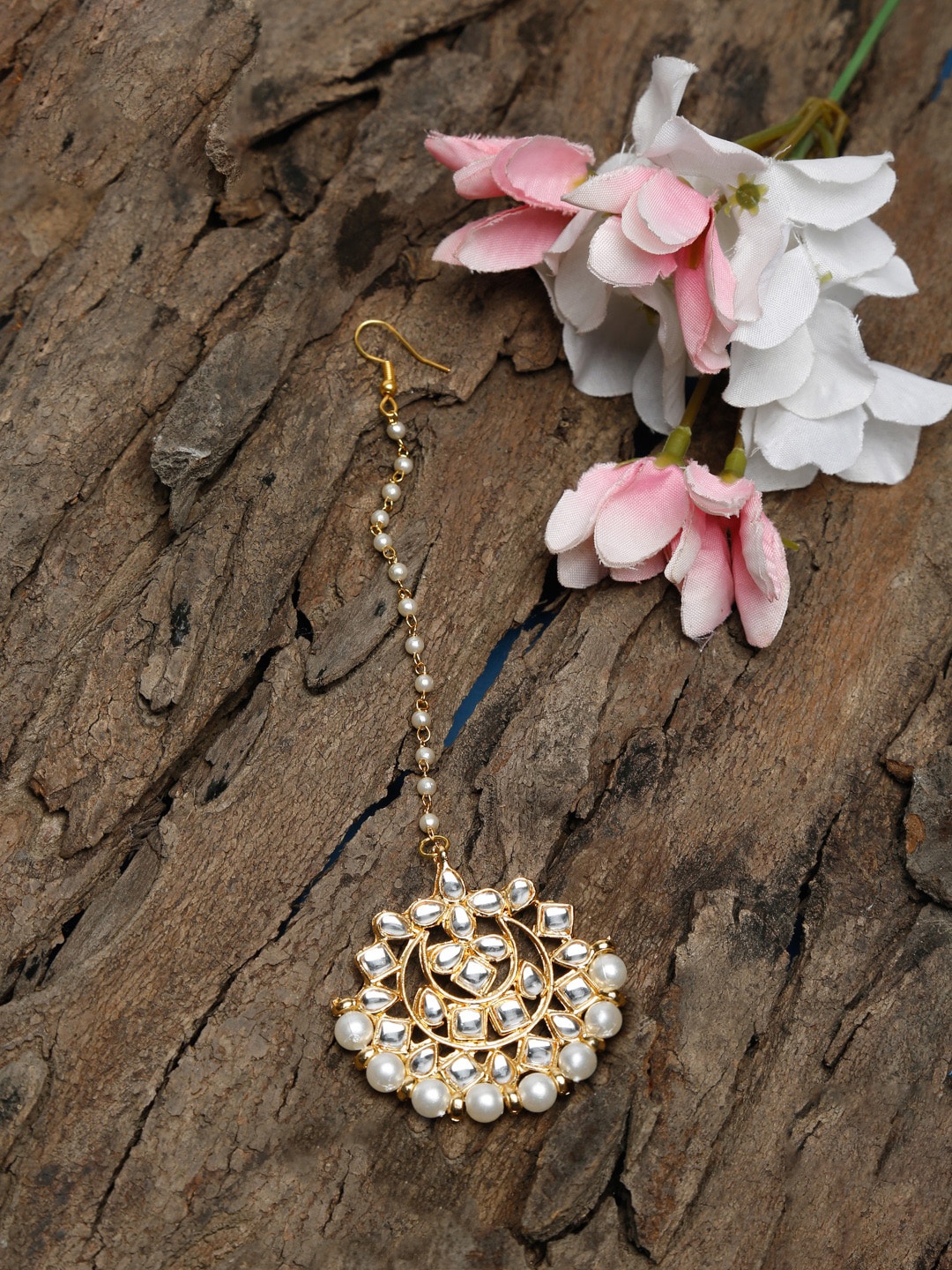 

Ruby Raang Gold-Plated White Faux Kundan-Studded & Faux Pearl Beaded Handcrafted Maang Tika