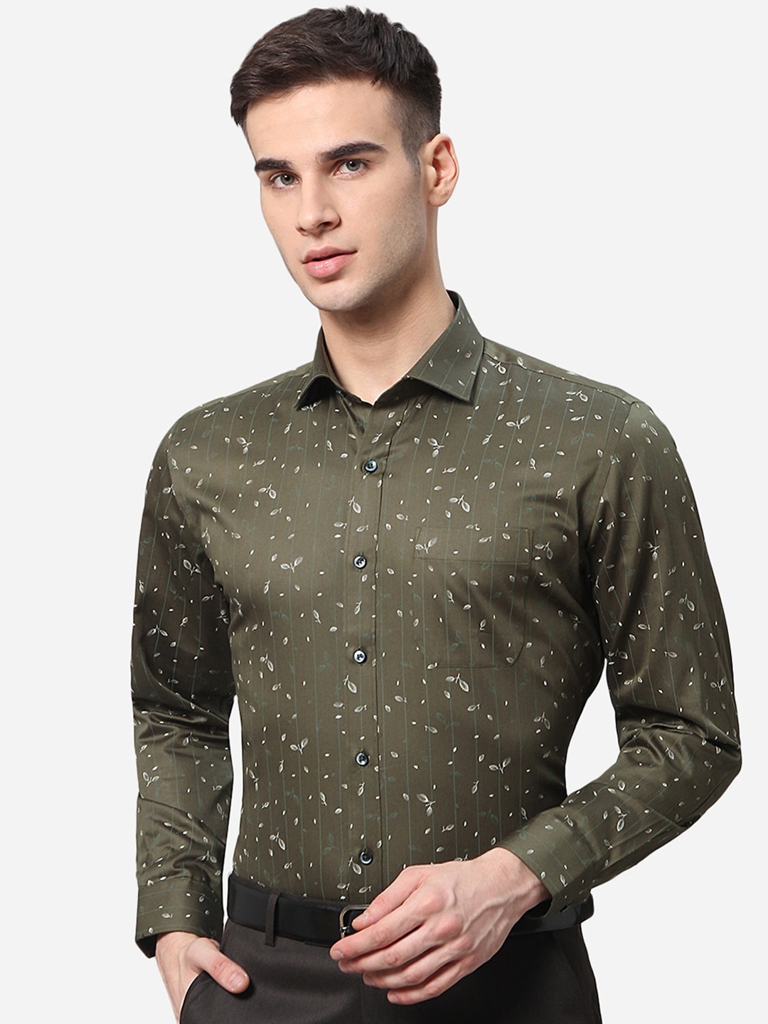 

Greenfibre Men Green Slim Fit Floral Printed Formal Shirt