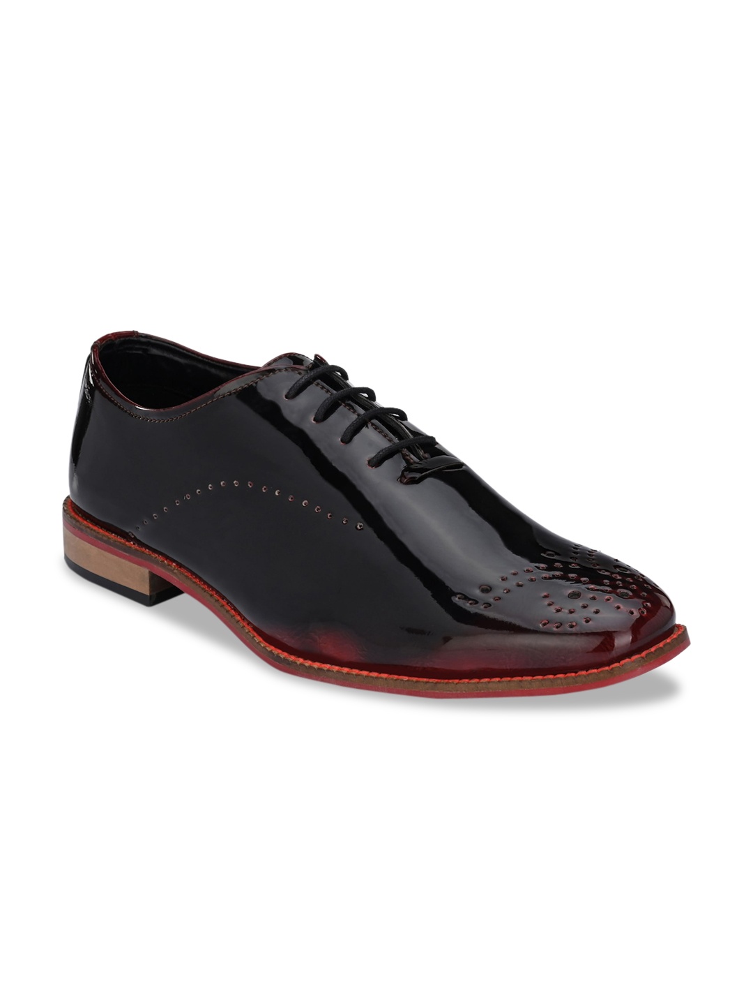 

KLEAT Men Black Woven Design Sneakers